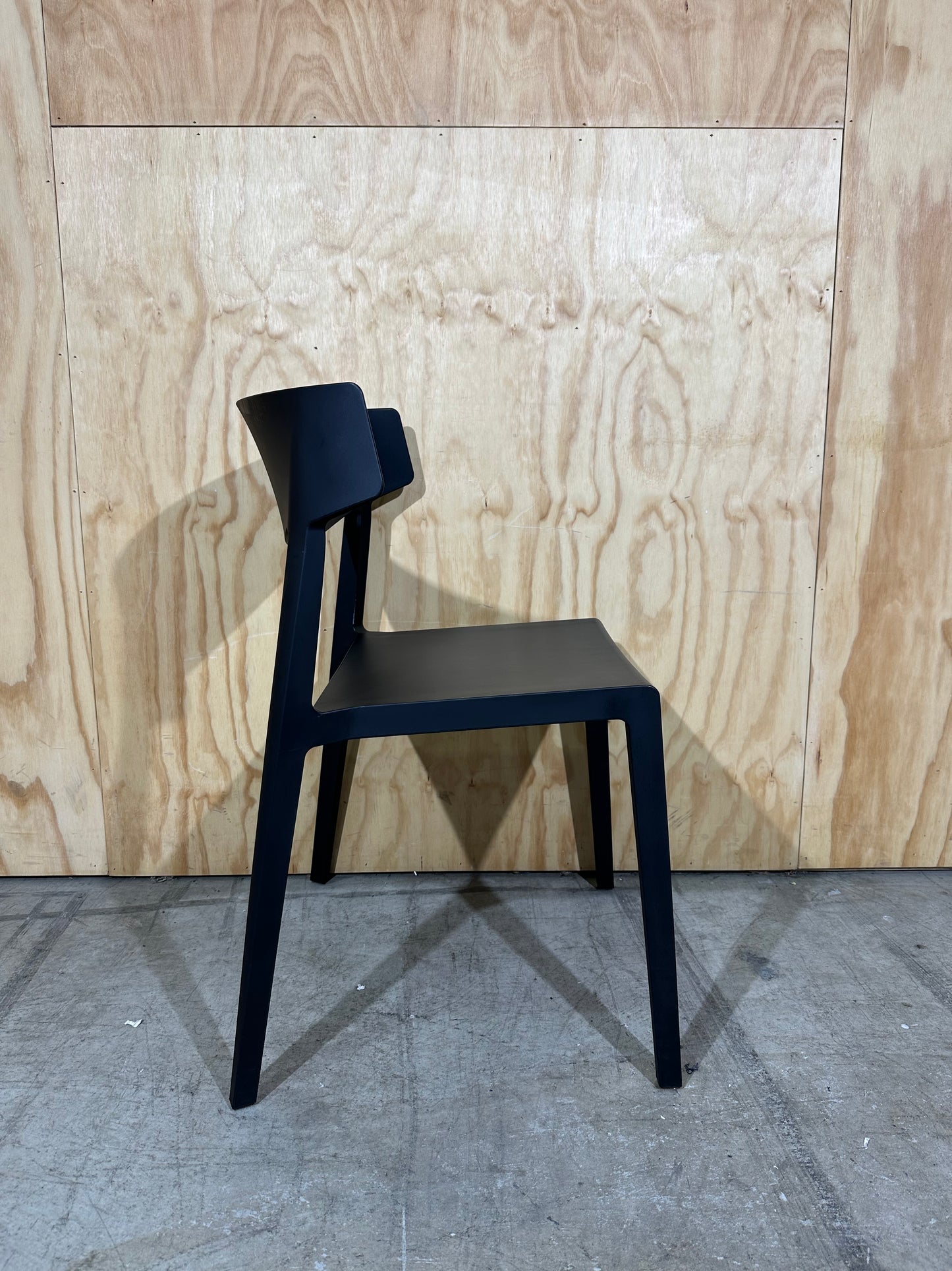 Actiu wing stacker black