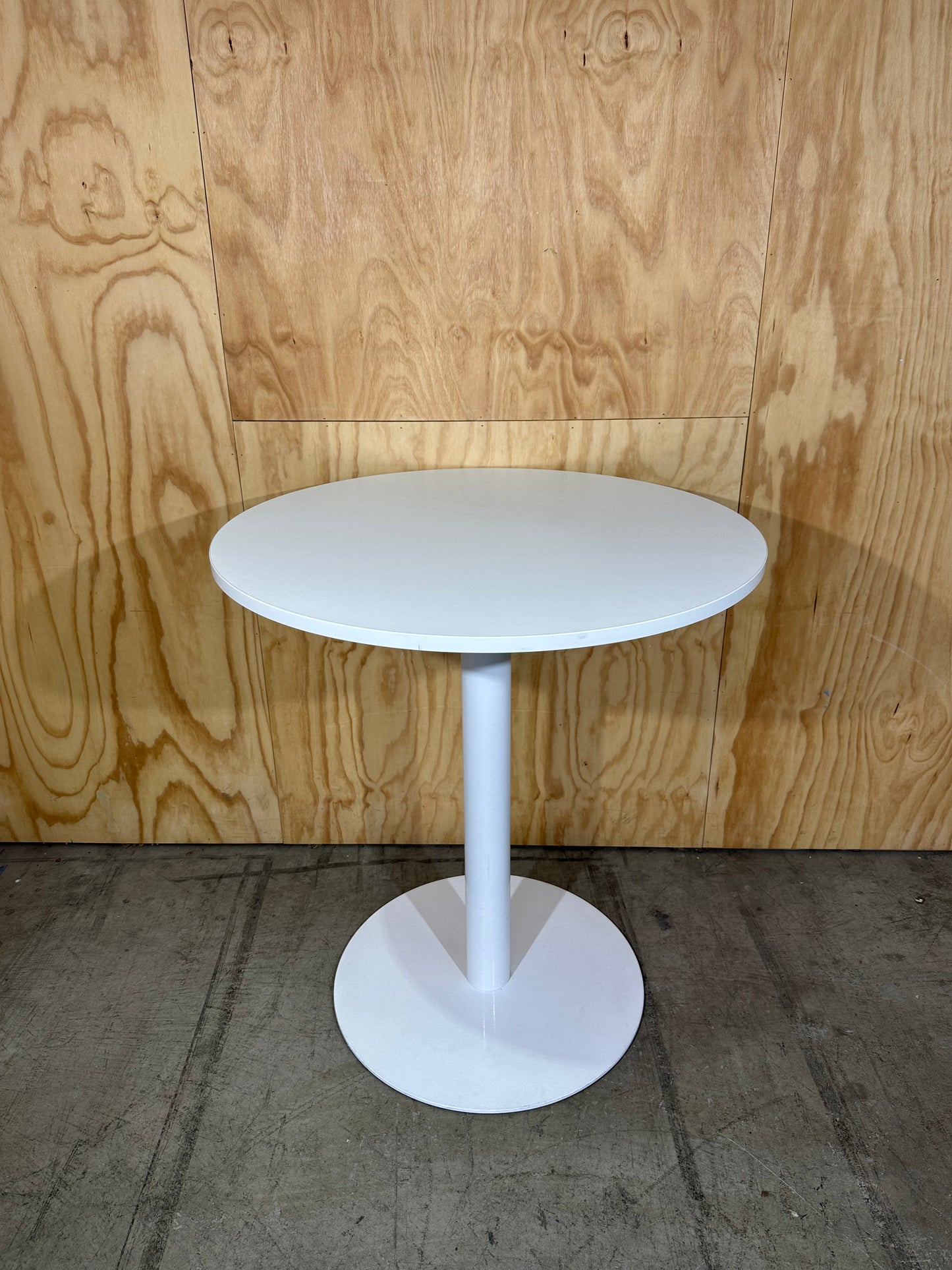 Tall bar table in white