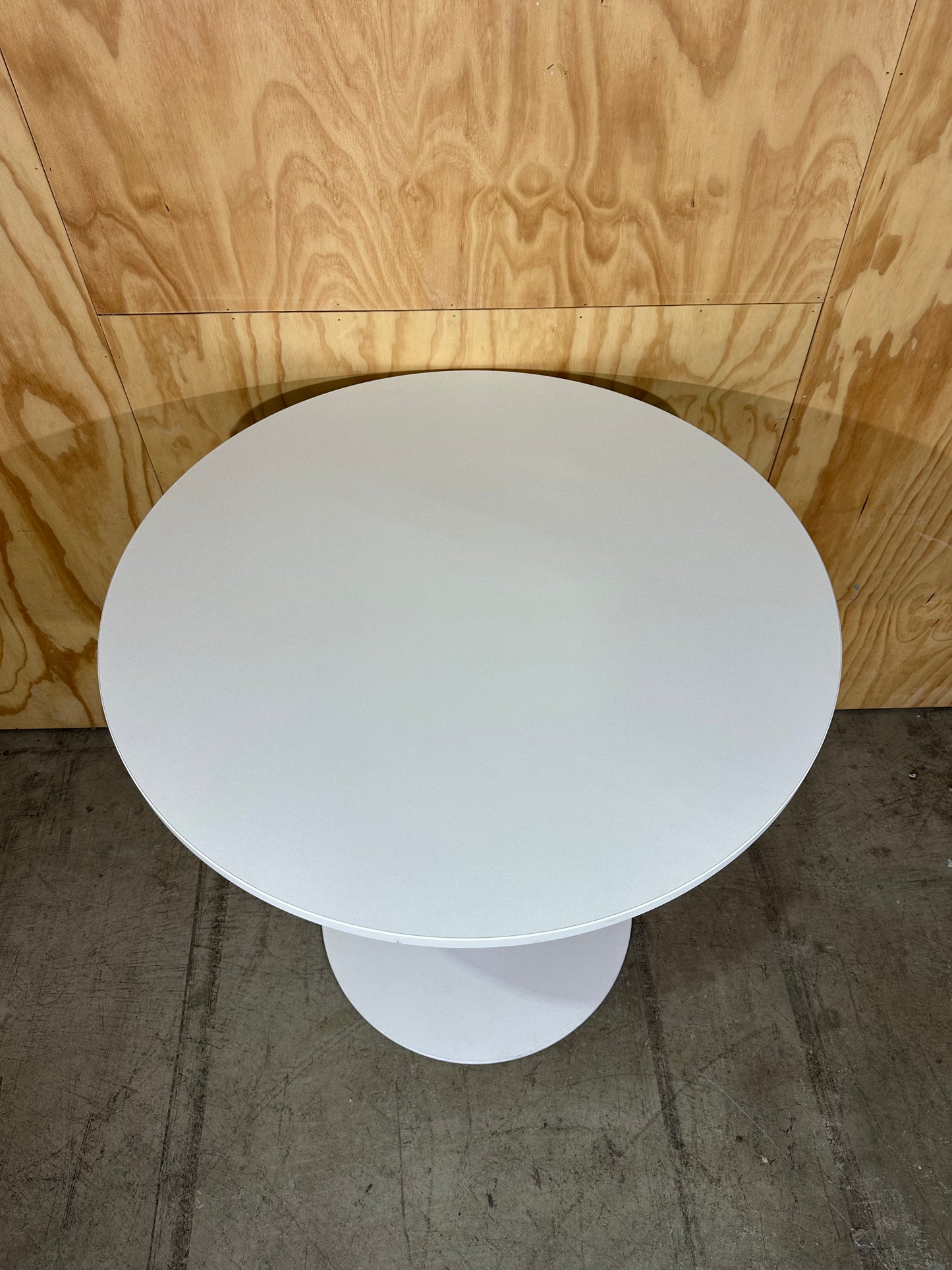 Tall bar table in white