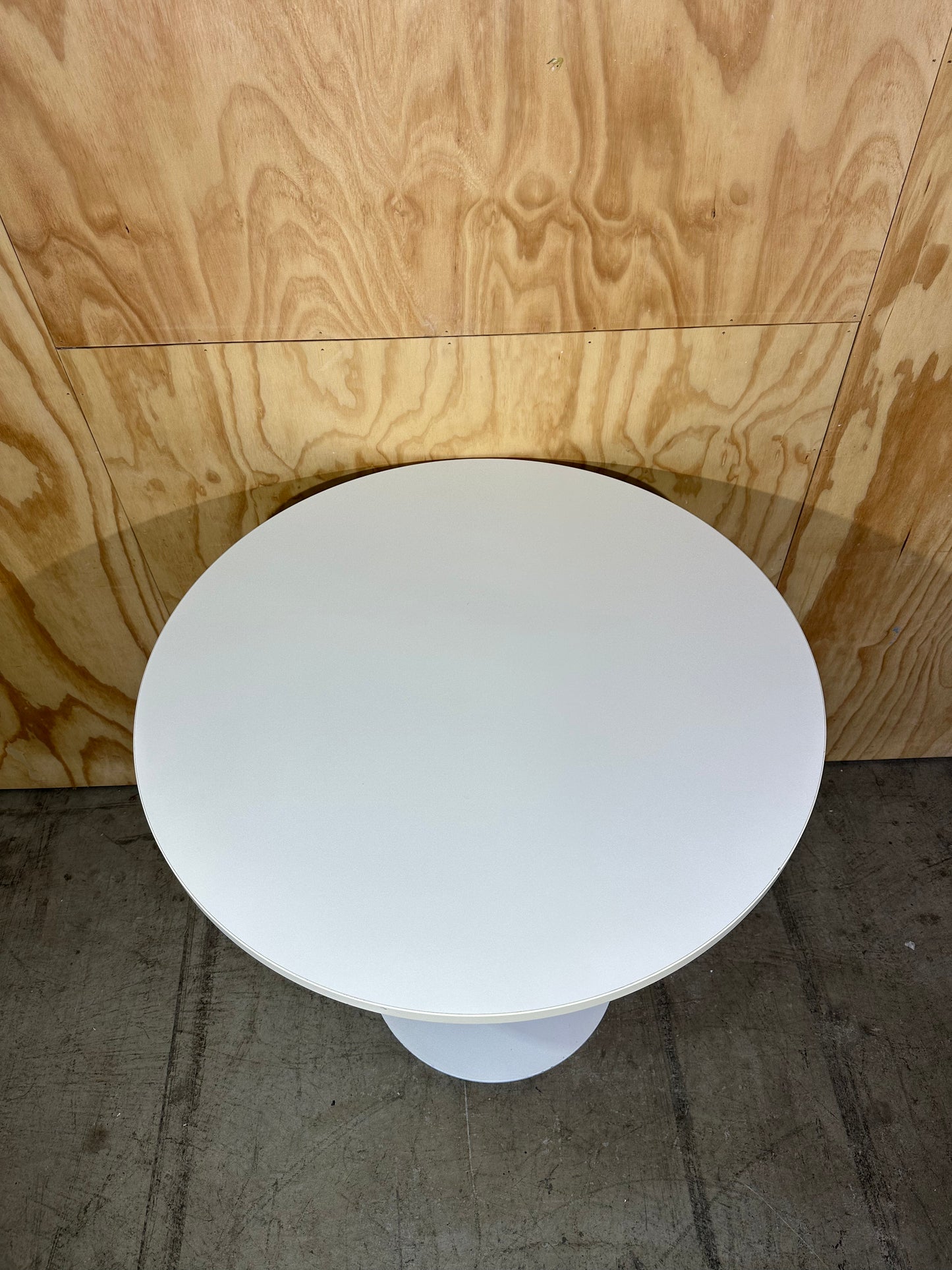 White round bar table