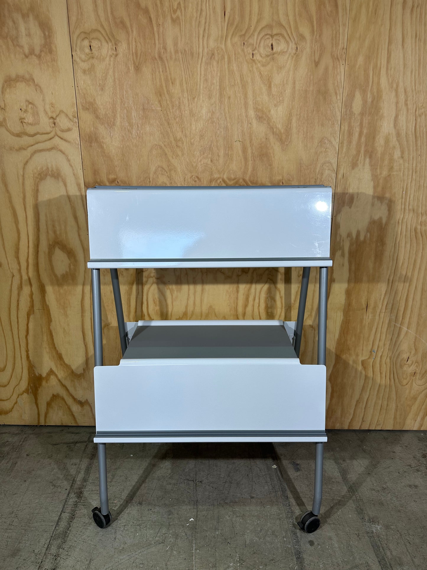 Verb Whiteboard Easel by Steelcase
