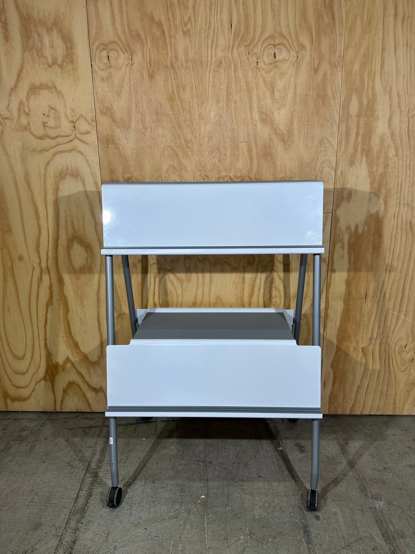 Verb Whiteboard Easel by Steelcase