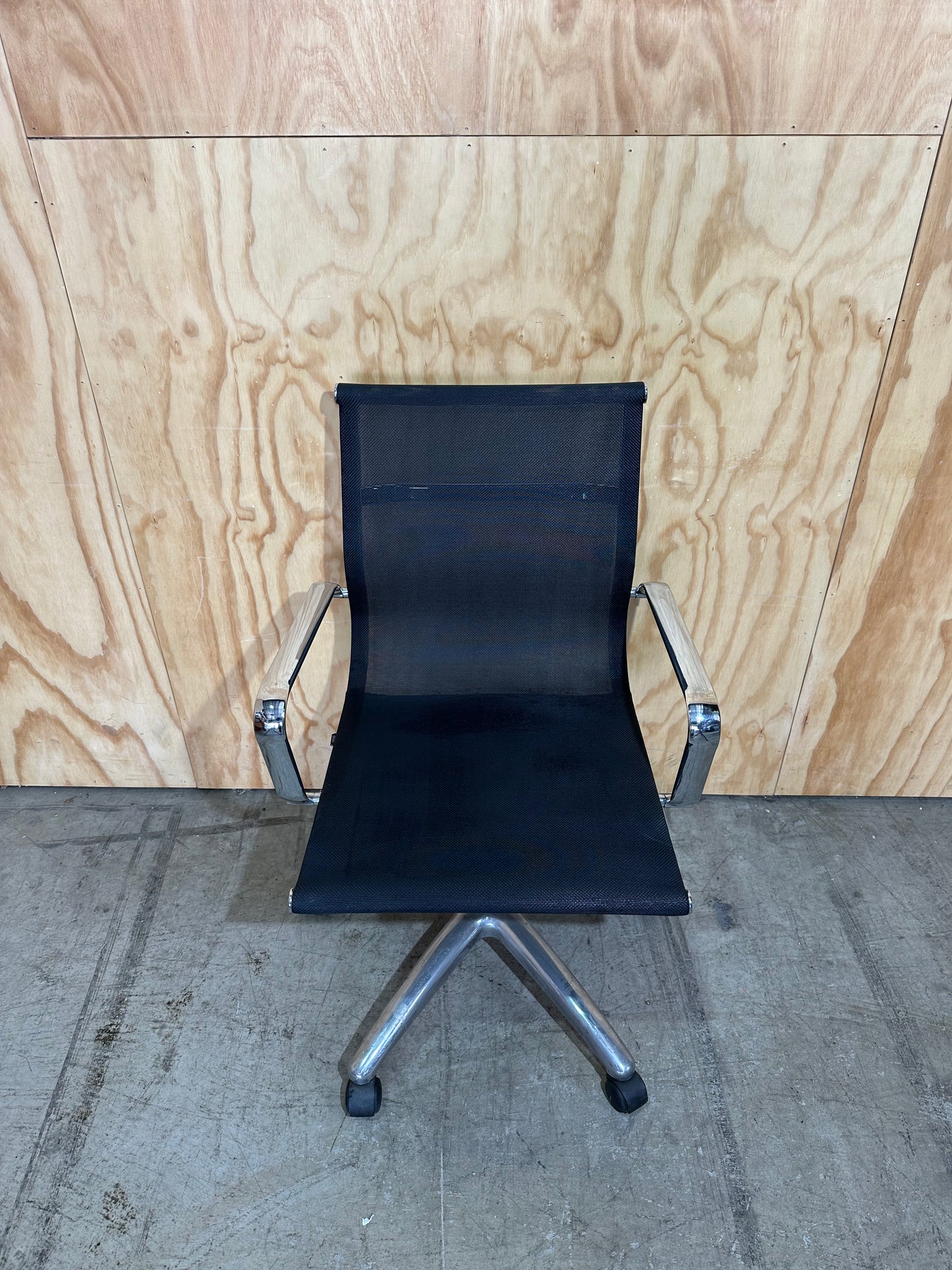 VYVE Mesh Chair by Diami