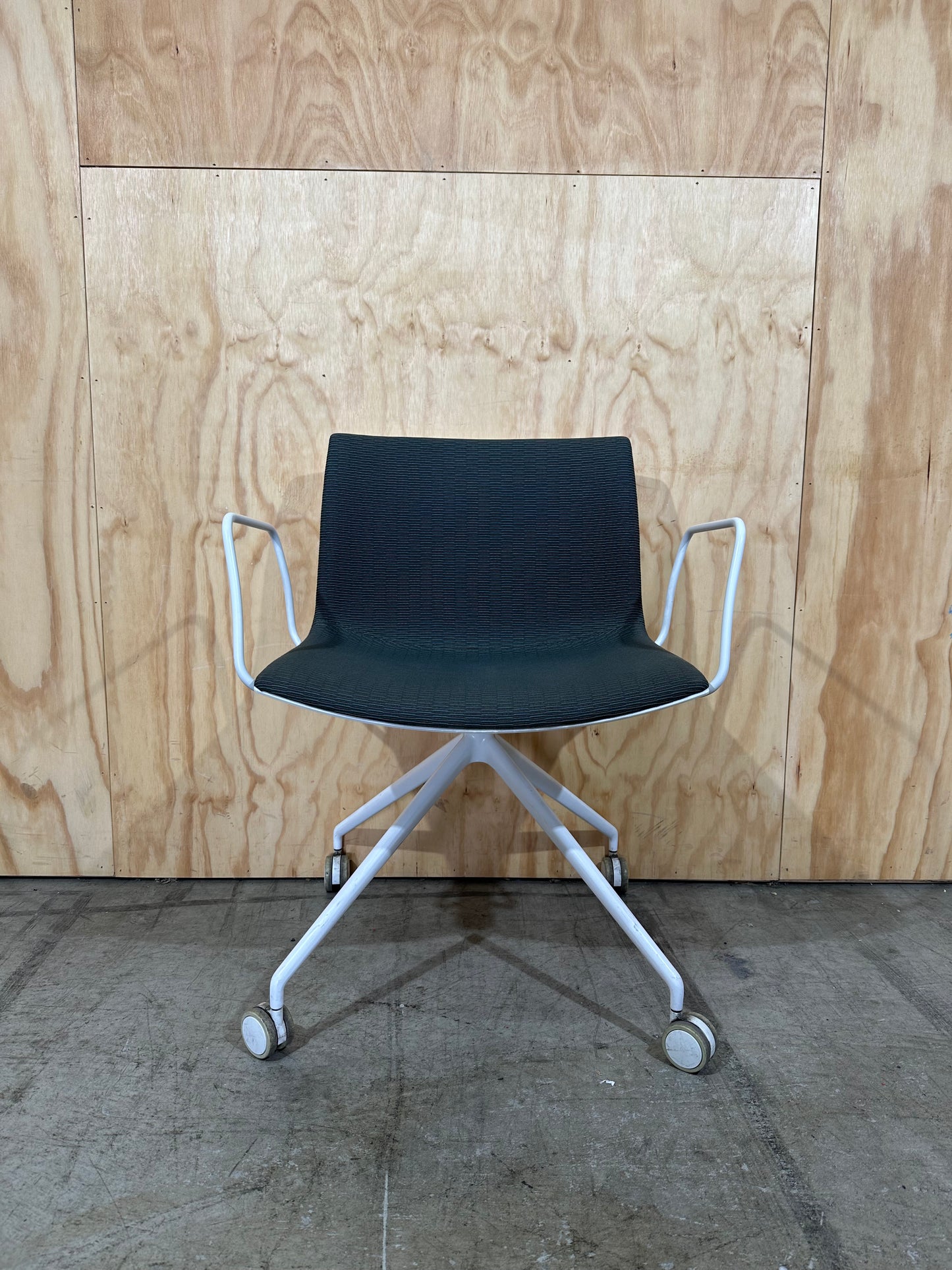 Arper Catifa 46 Conference Chair on 4-way castors