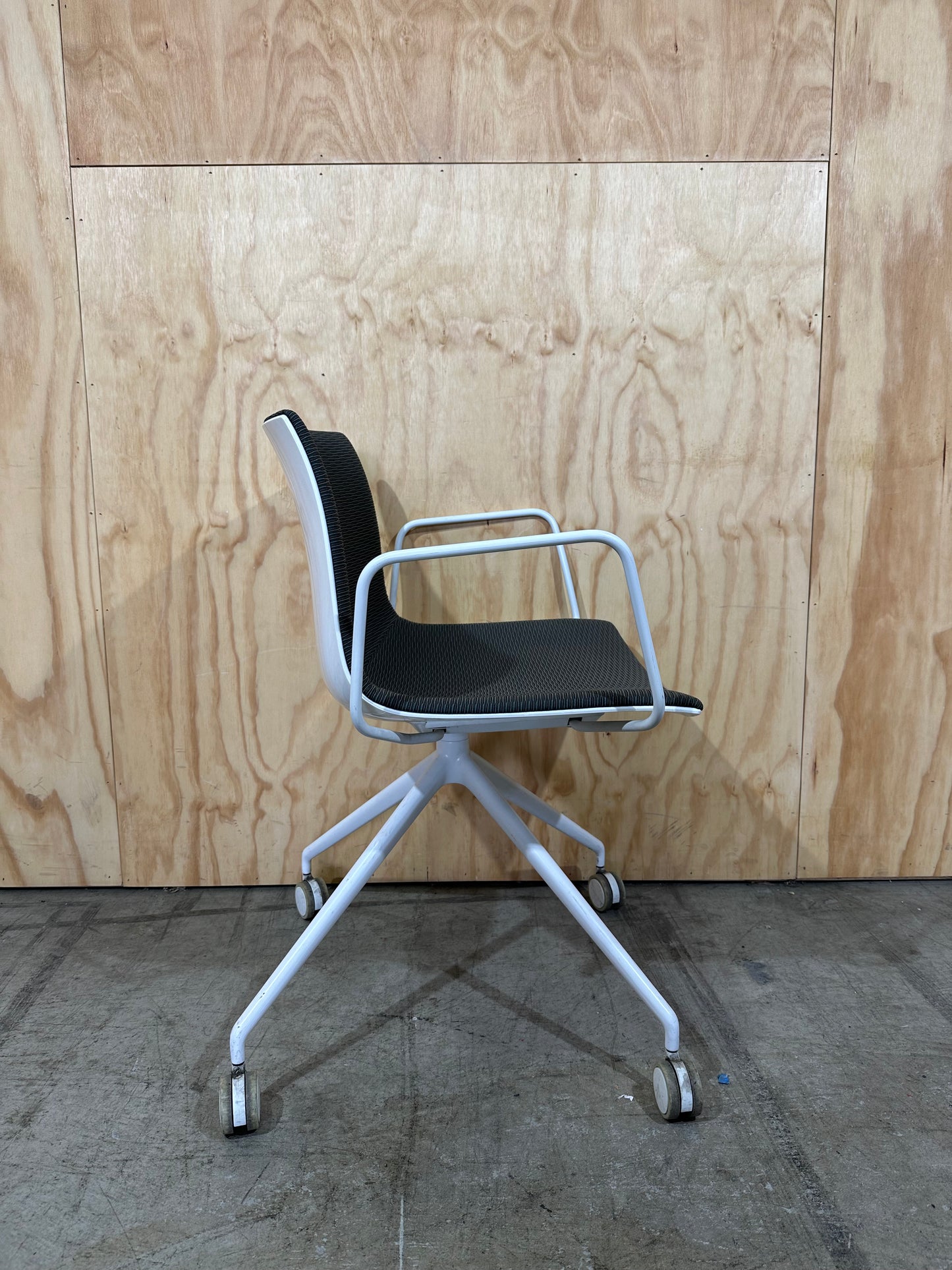 Arper Catifa 46 Conference Chair on 4-way castors