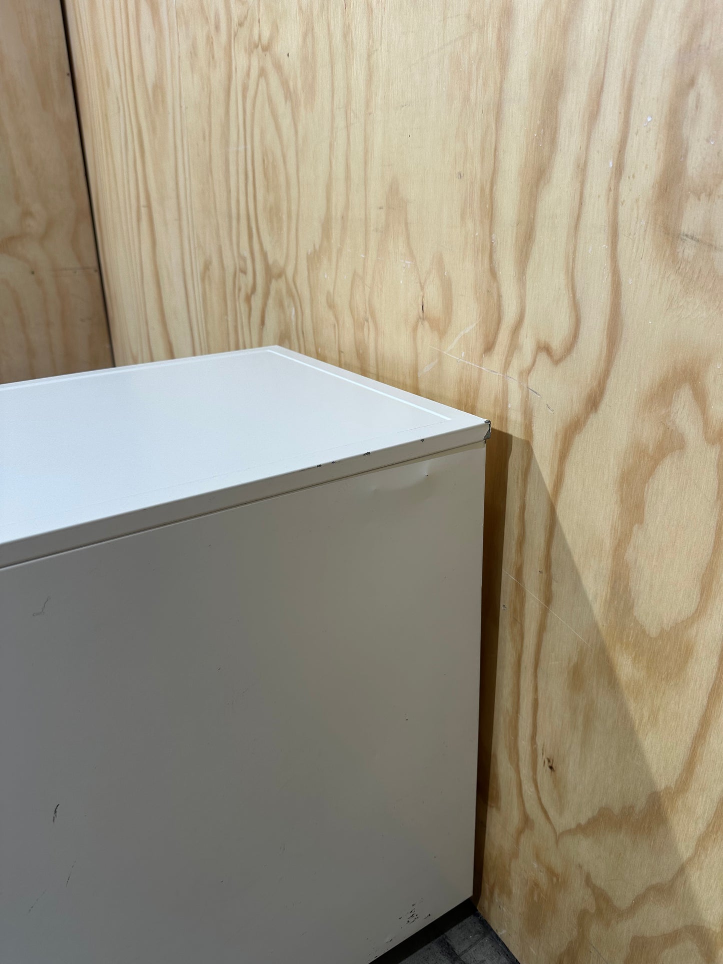 Curved white 3 drawer pedestal