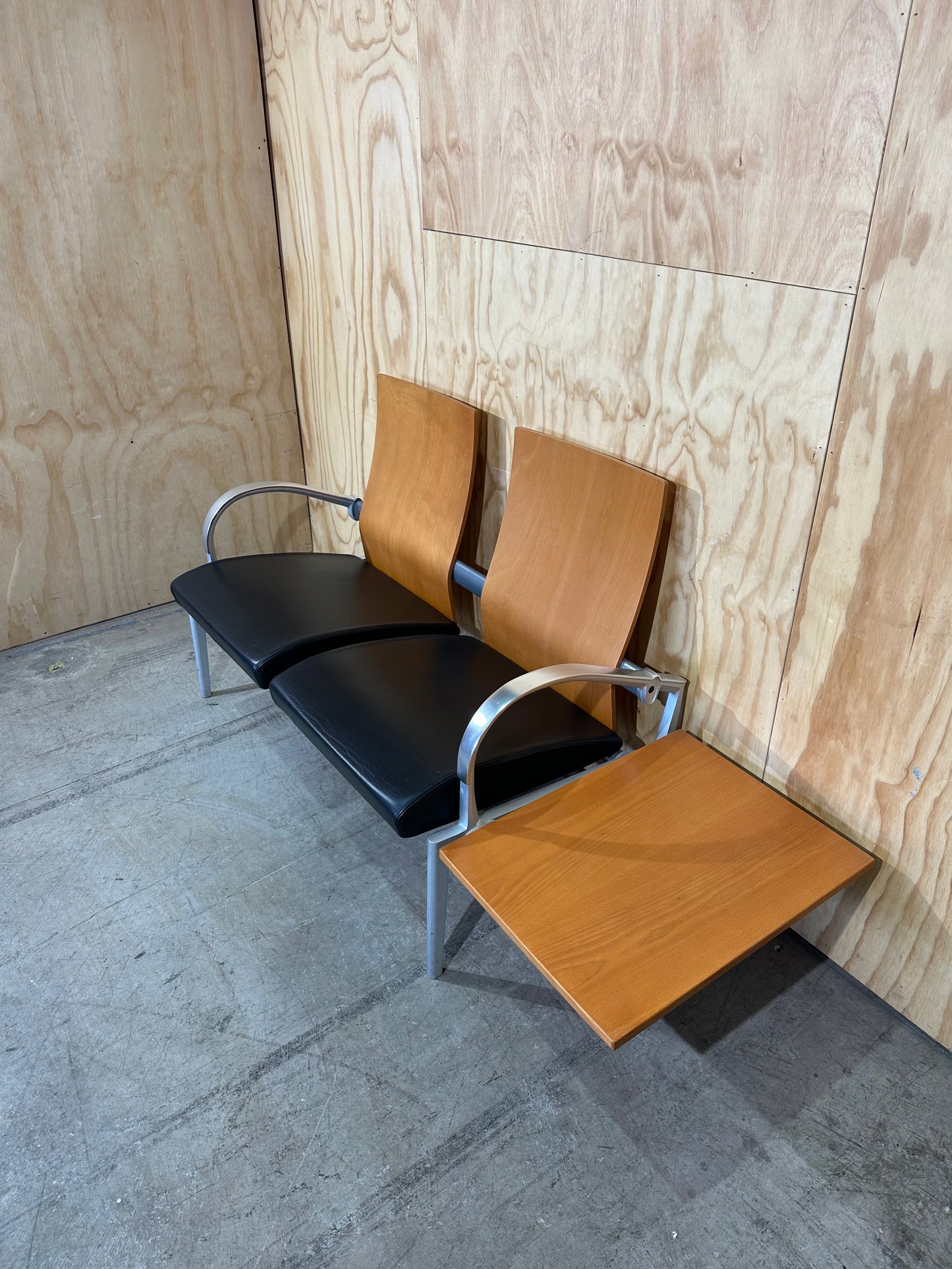 2 chair unit with side table
