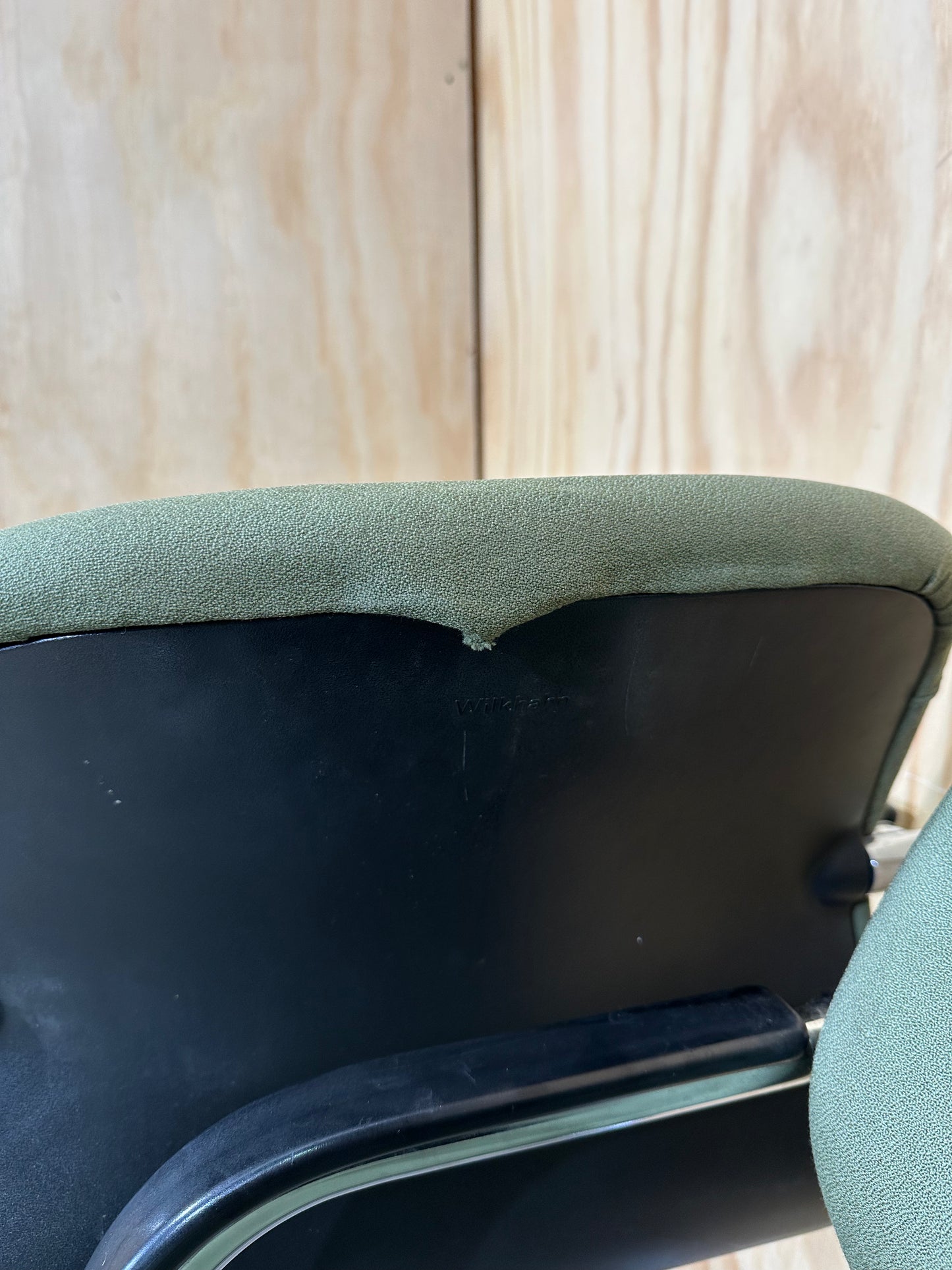 Set of 4 Vintage Wilkhahn FS Line cantilever chairs in Olive Green