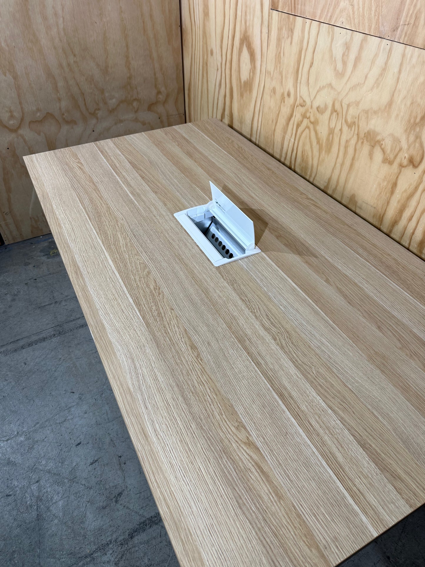 Krost Velo Meeting Table with powerbox