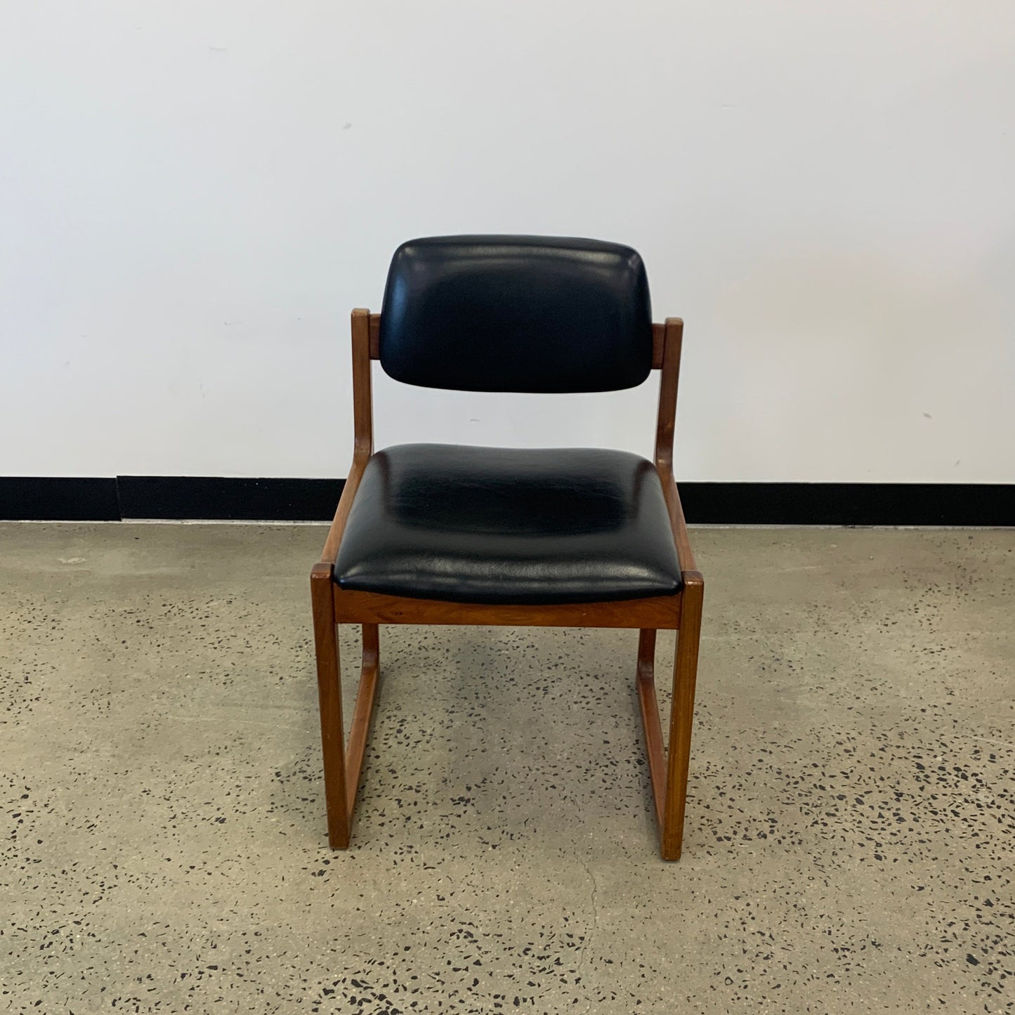 Gerald Easden Module Melbourne Sled Chair