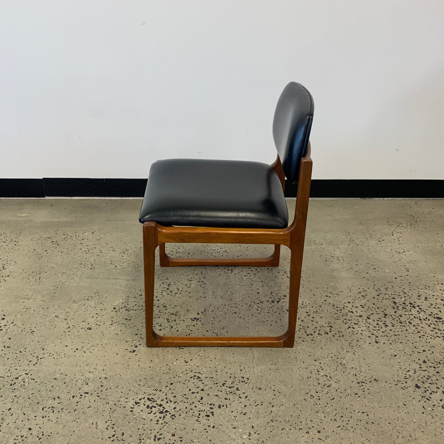 Gerald Easden Module Melbourne Sled Chair