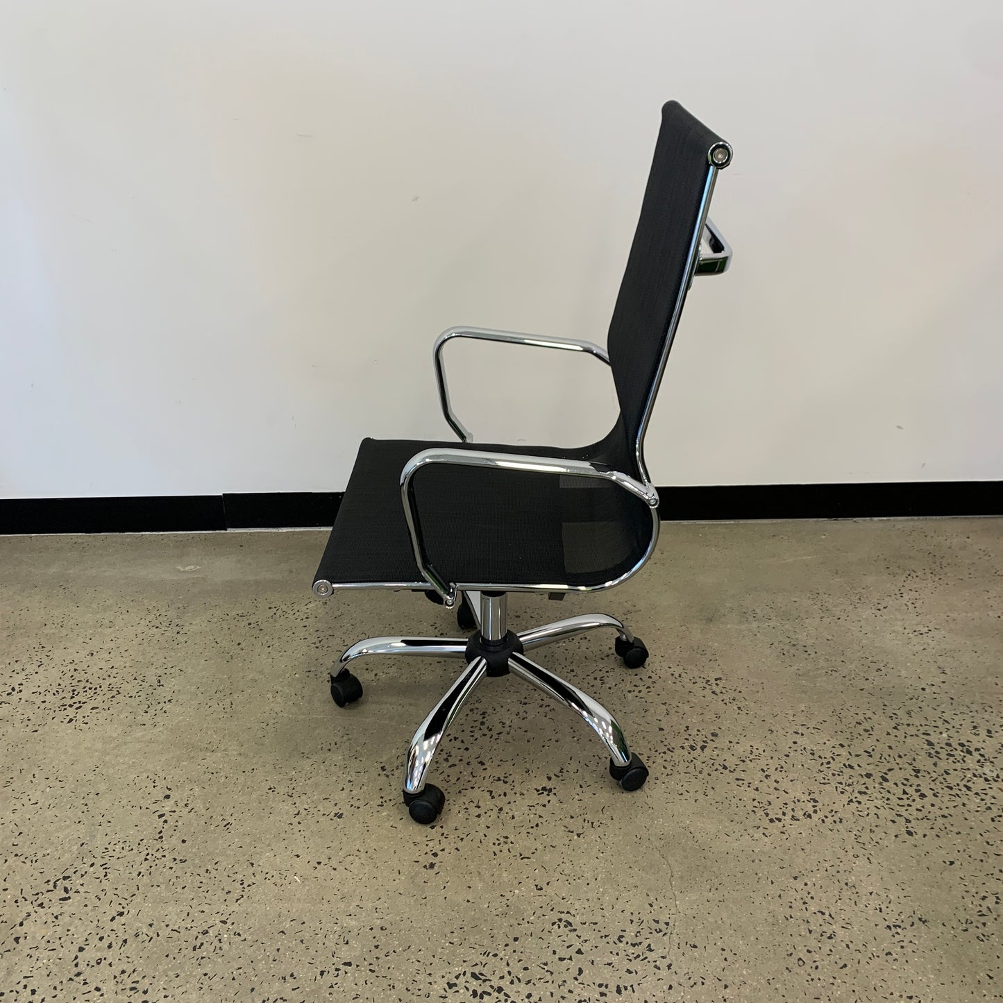 Replica Charles Eames Mesh Office Chair High Back with Arms