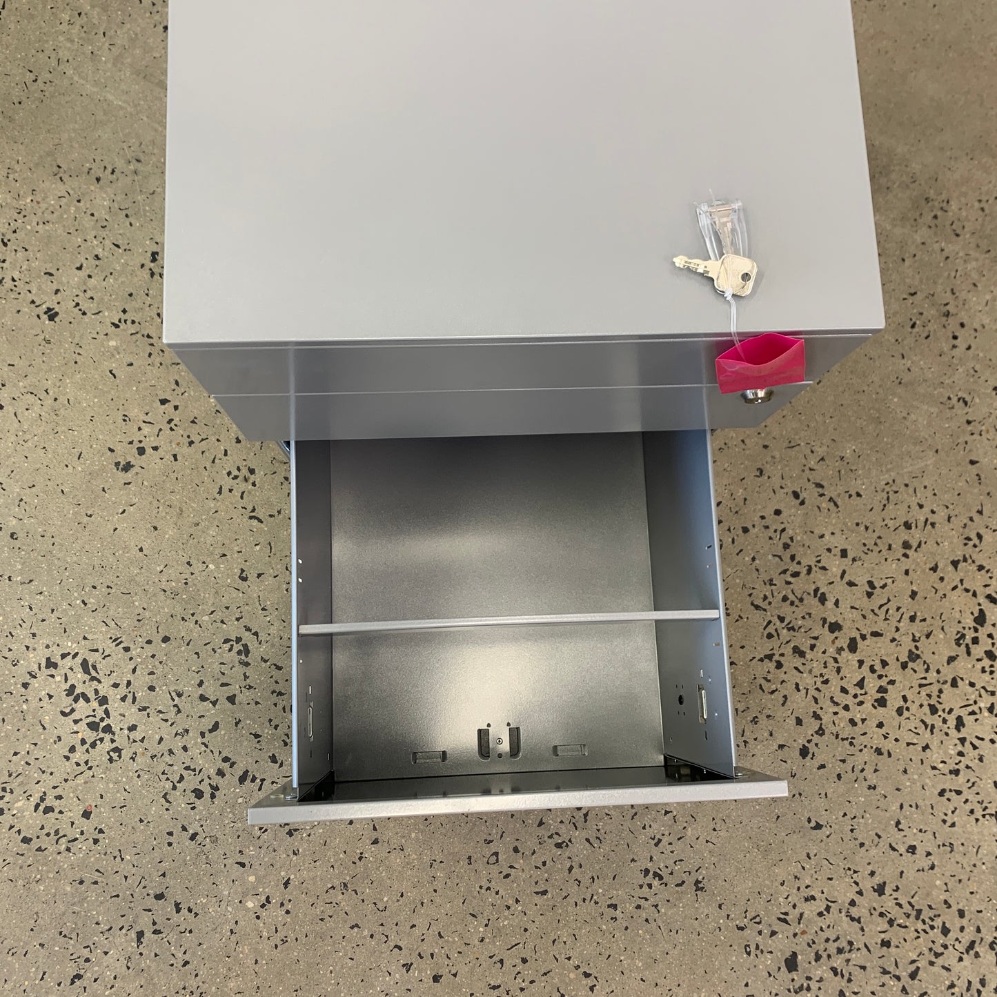 ITSU 3 Drawer Cabinet in Silver Pearl