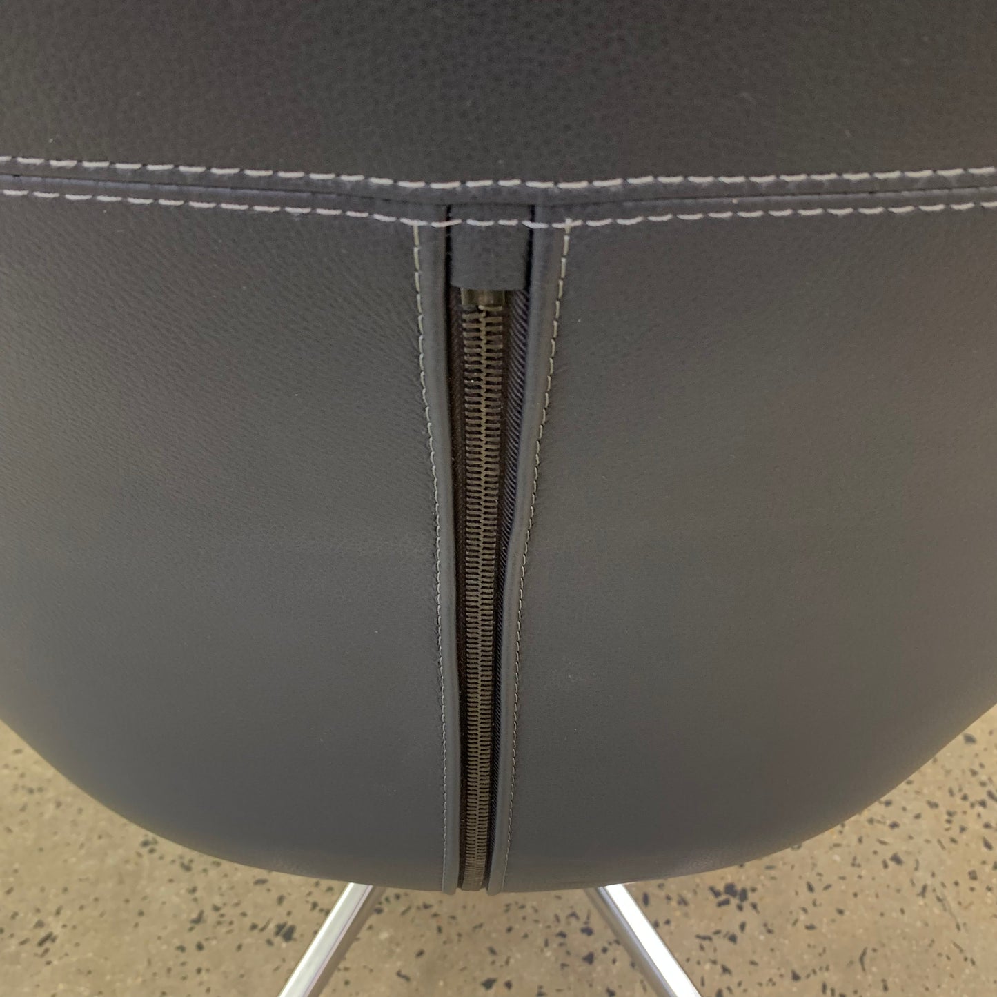 Vitra Grand Executive Lowback Asphalt Leather Chair