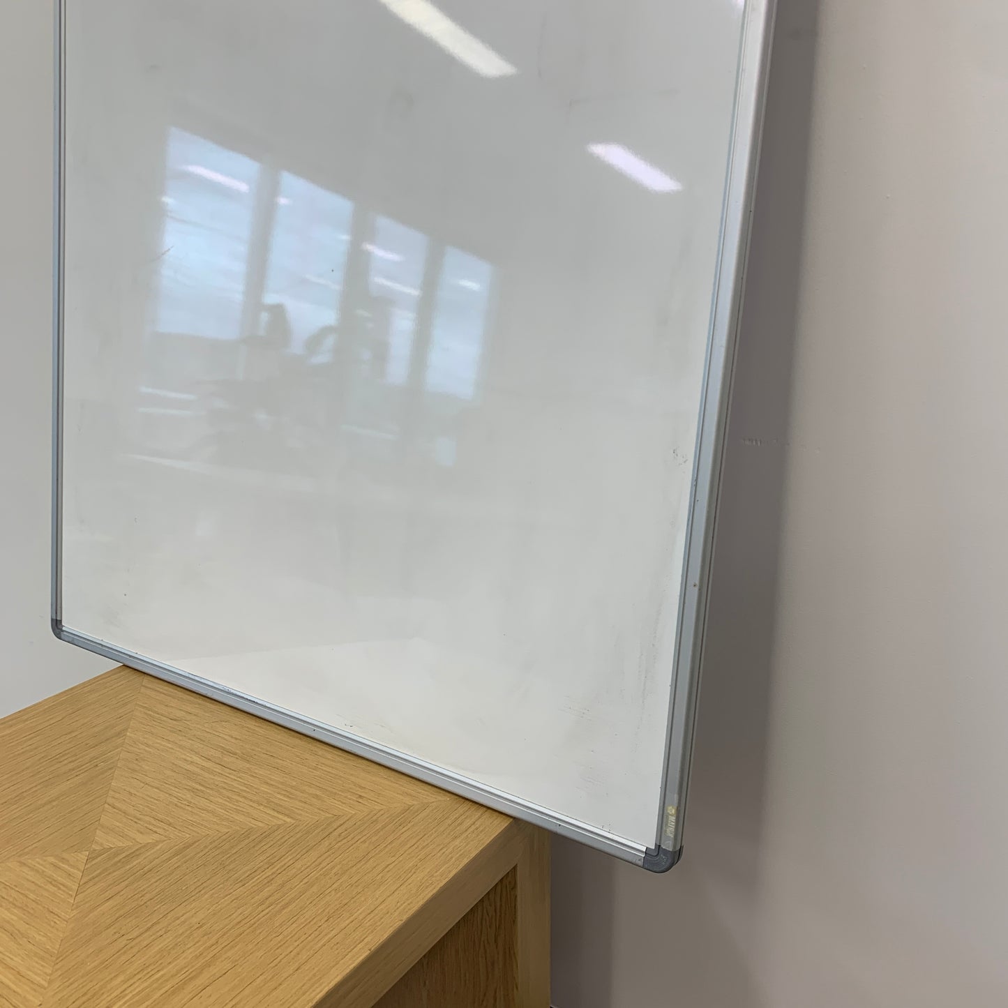 Whiteboard magnetic