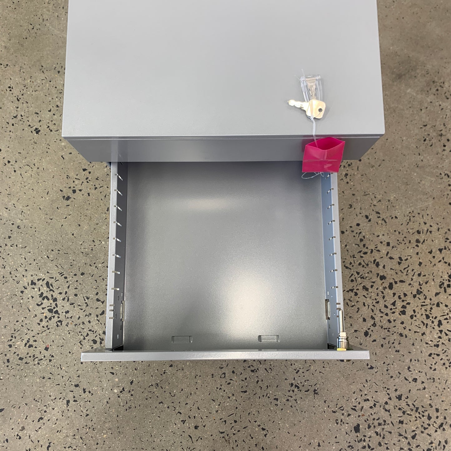 ITSU 3 Drawer Cabinet in Silver Pearl