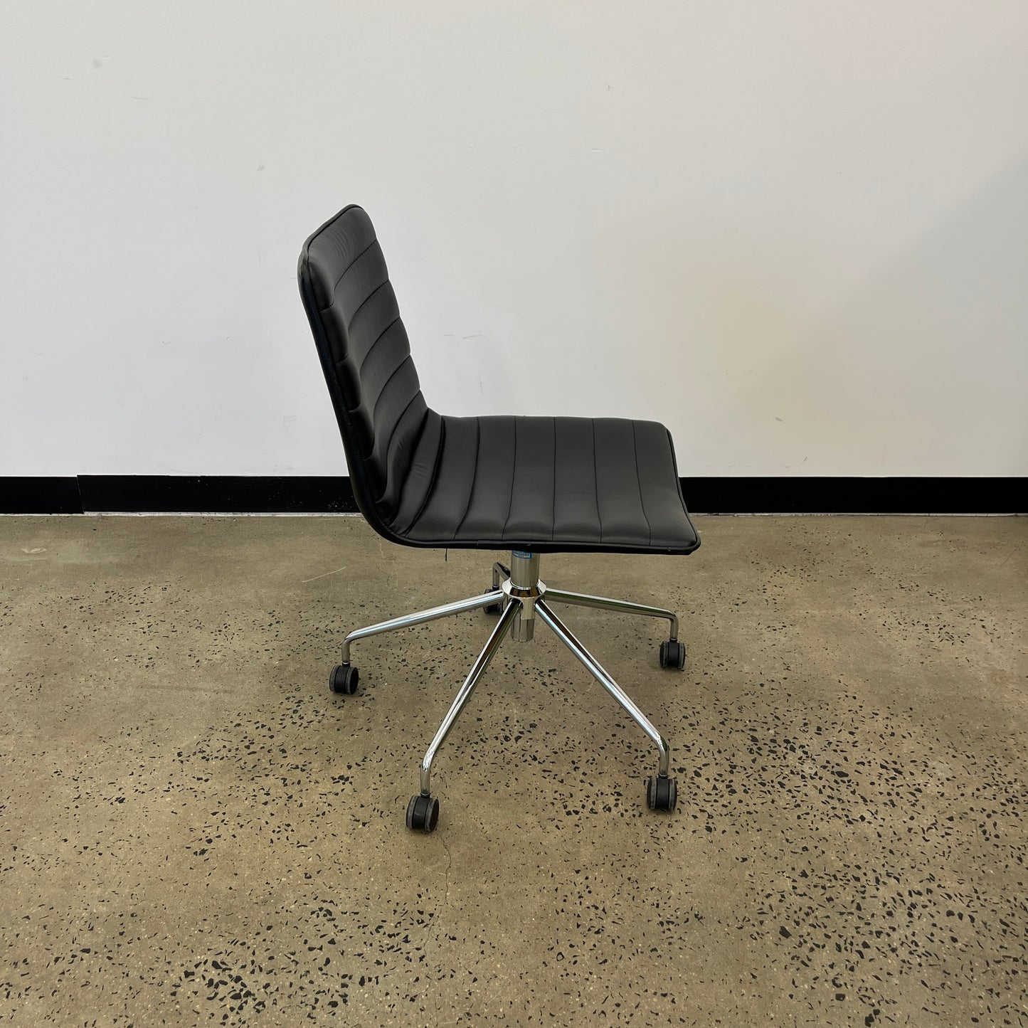 Chino Leather-Look Black Swivel Chair on Castors