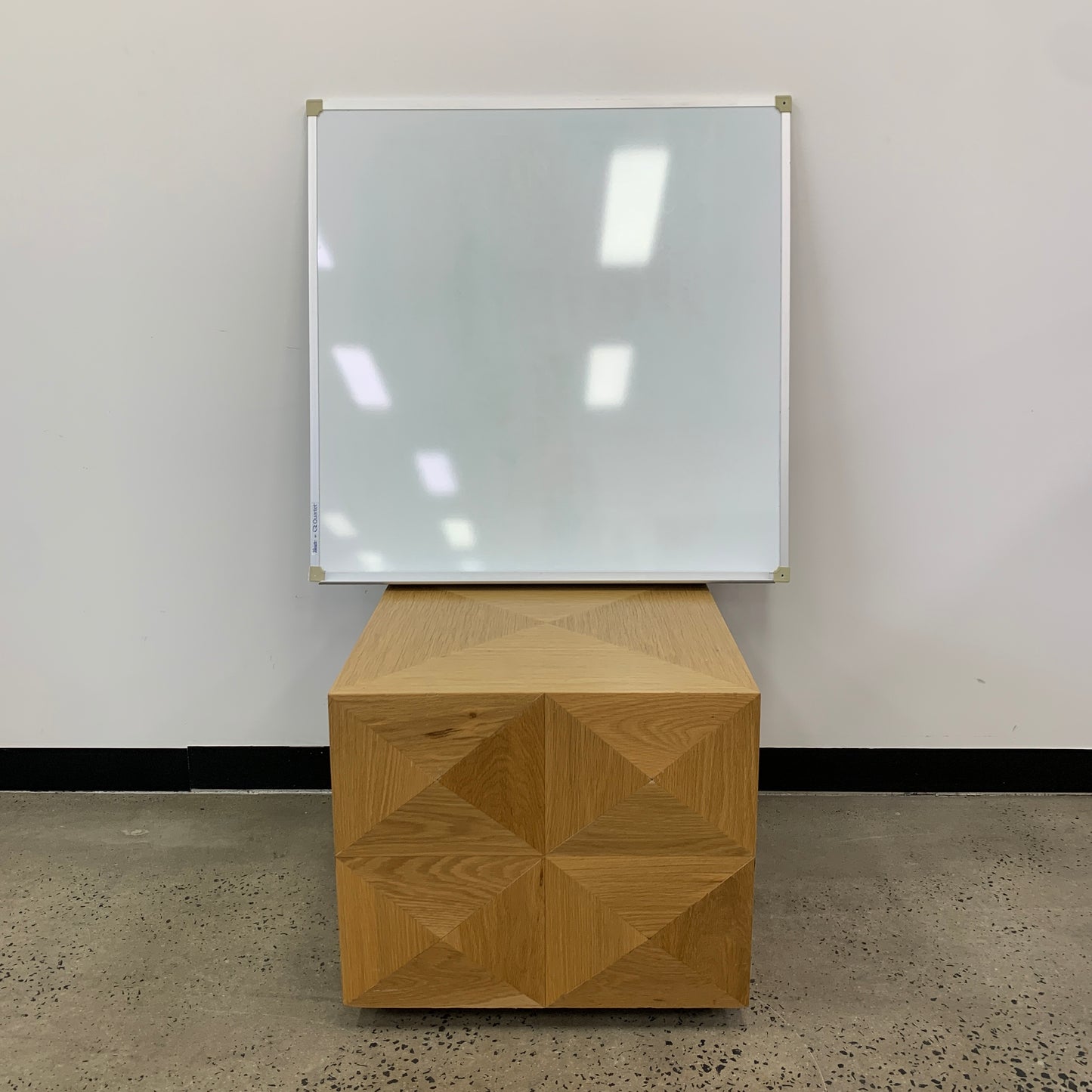 Whiteboard magnetic with shelf