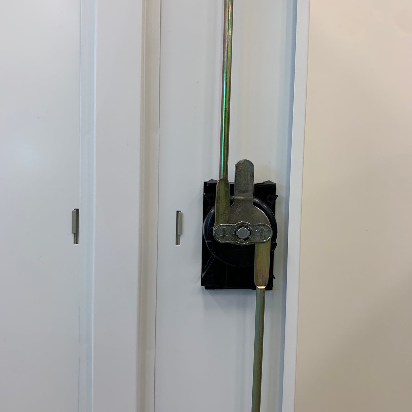EliteBuilt Locker Single Bay White 1 Door