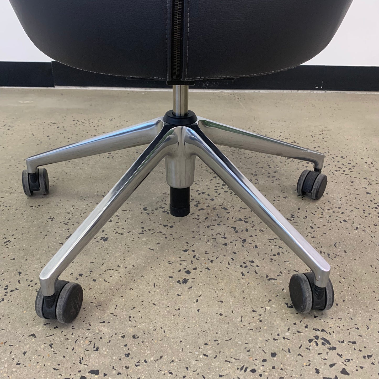 Vitra Grand Executive Lowback Asphalt Leather Chair