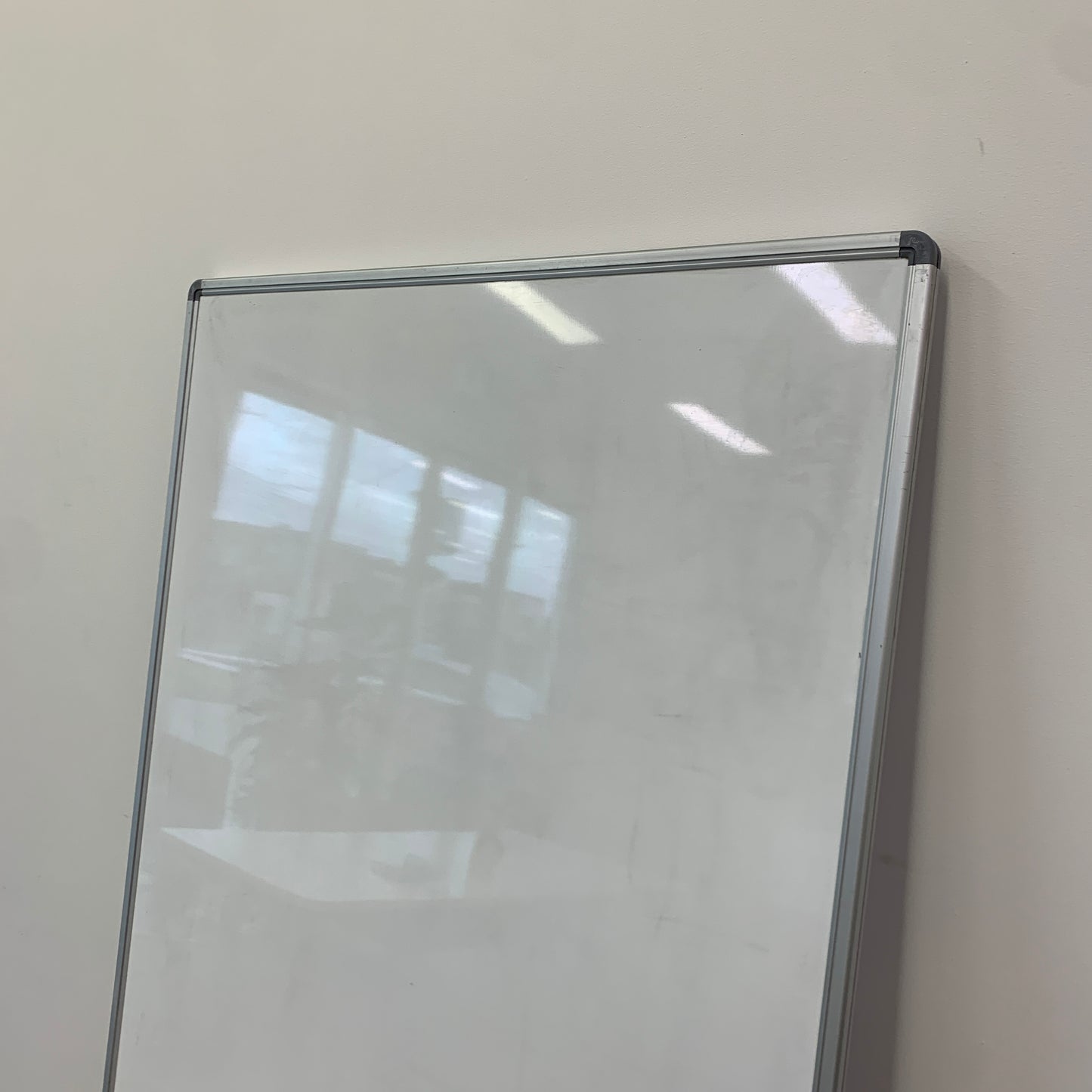 Whiteboard magnetic