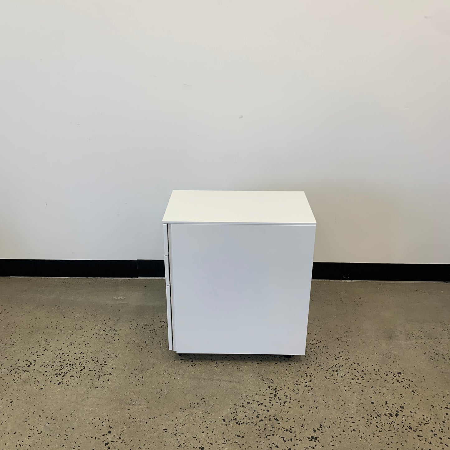 Pedestal Metal White Narrow