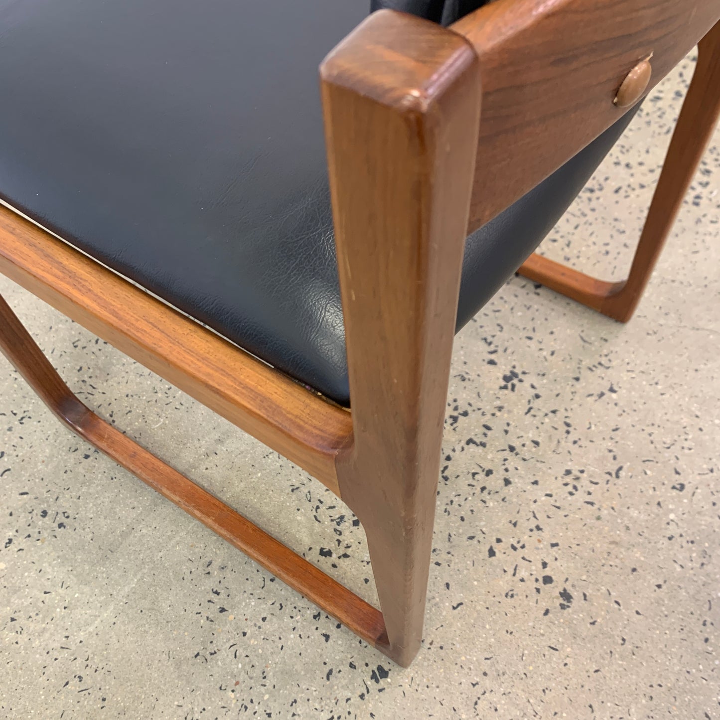 Gerald Easden Module Melbourne Sled Chair