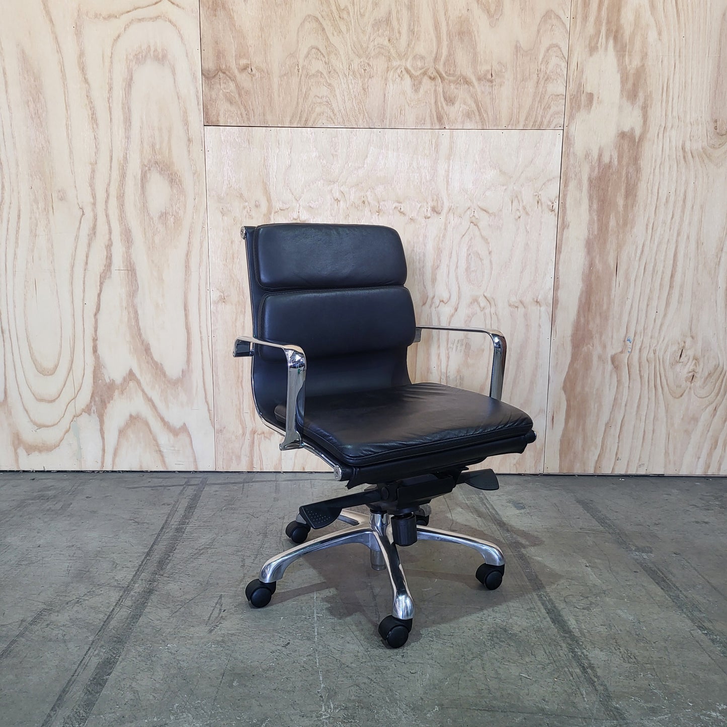Leixin Replica Eames Soft Pad Chair