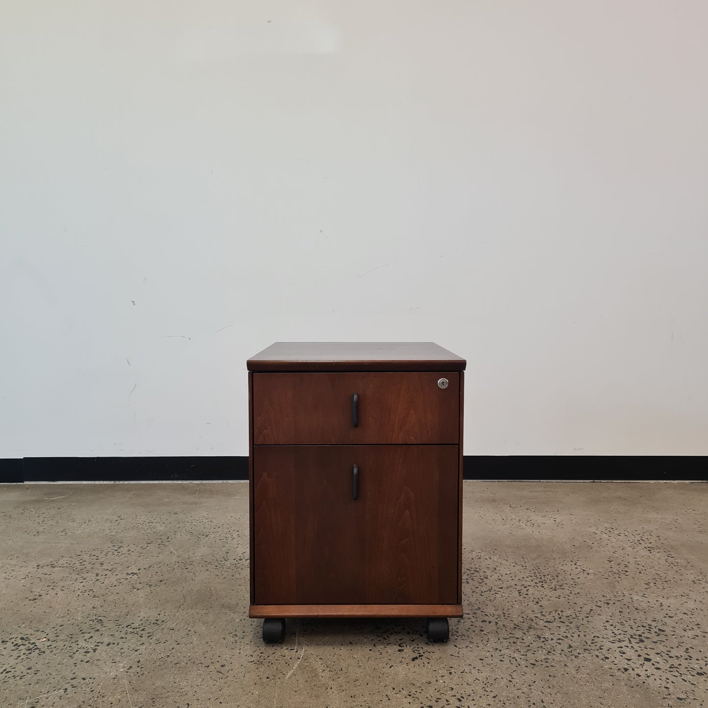 Pedestal with 2 Drawers on Castors in Mahogany Finish