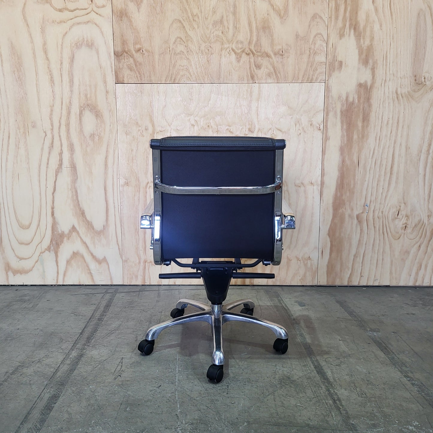 Leixin Replica Eames Soft Pad Chair