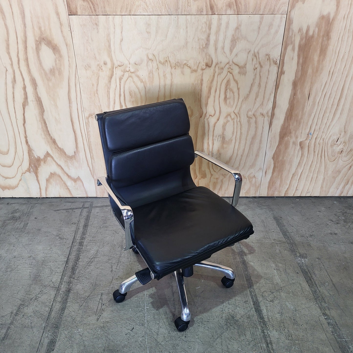 Leixin Replica Eames Soft Pad Chair