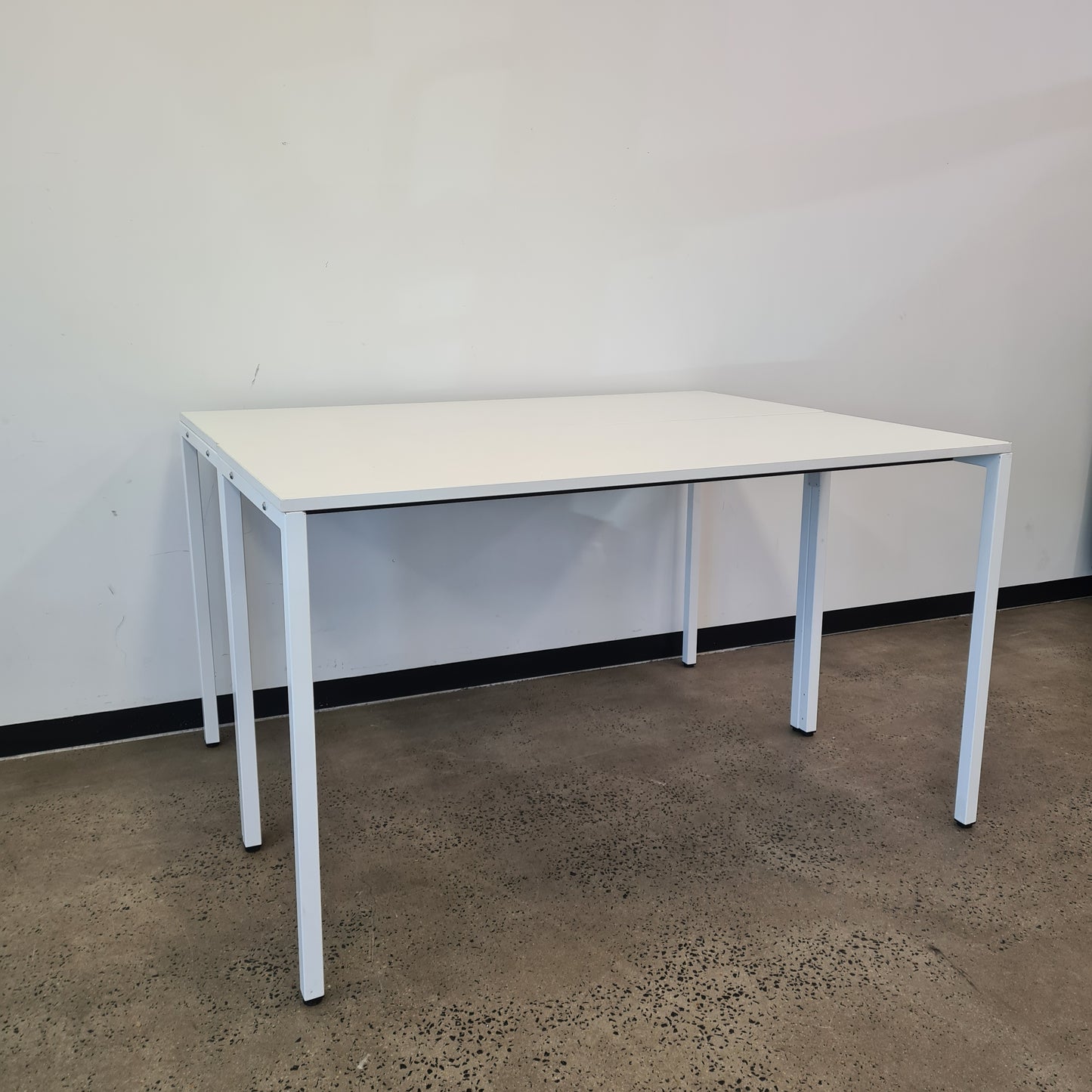 JasonL High Meeting Table Bar in White
