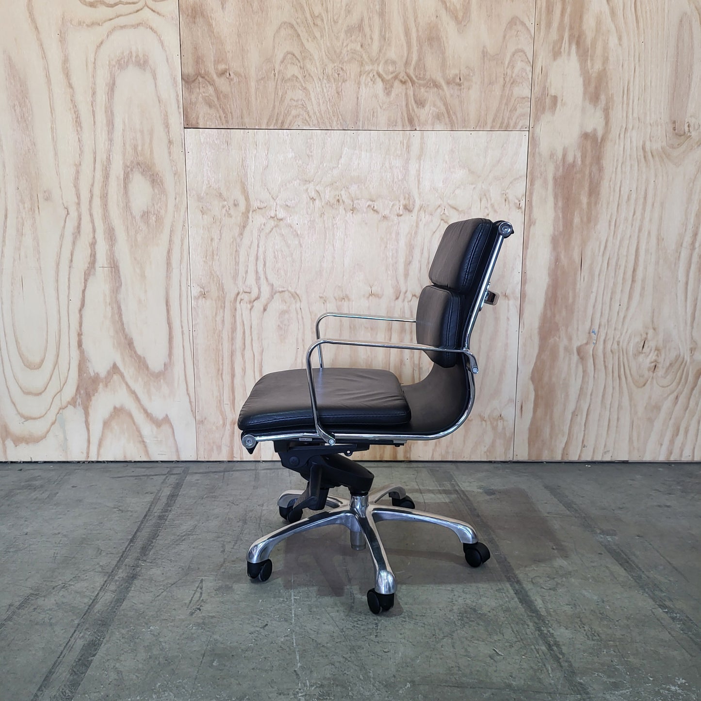 Leixin Replica Eames Soft Pad Chair