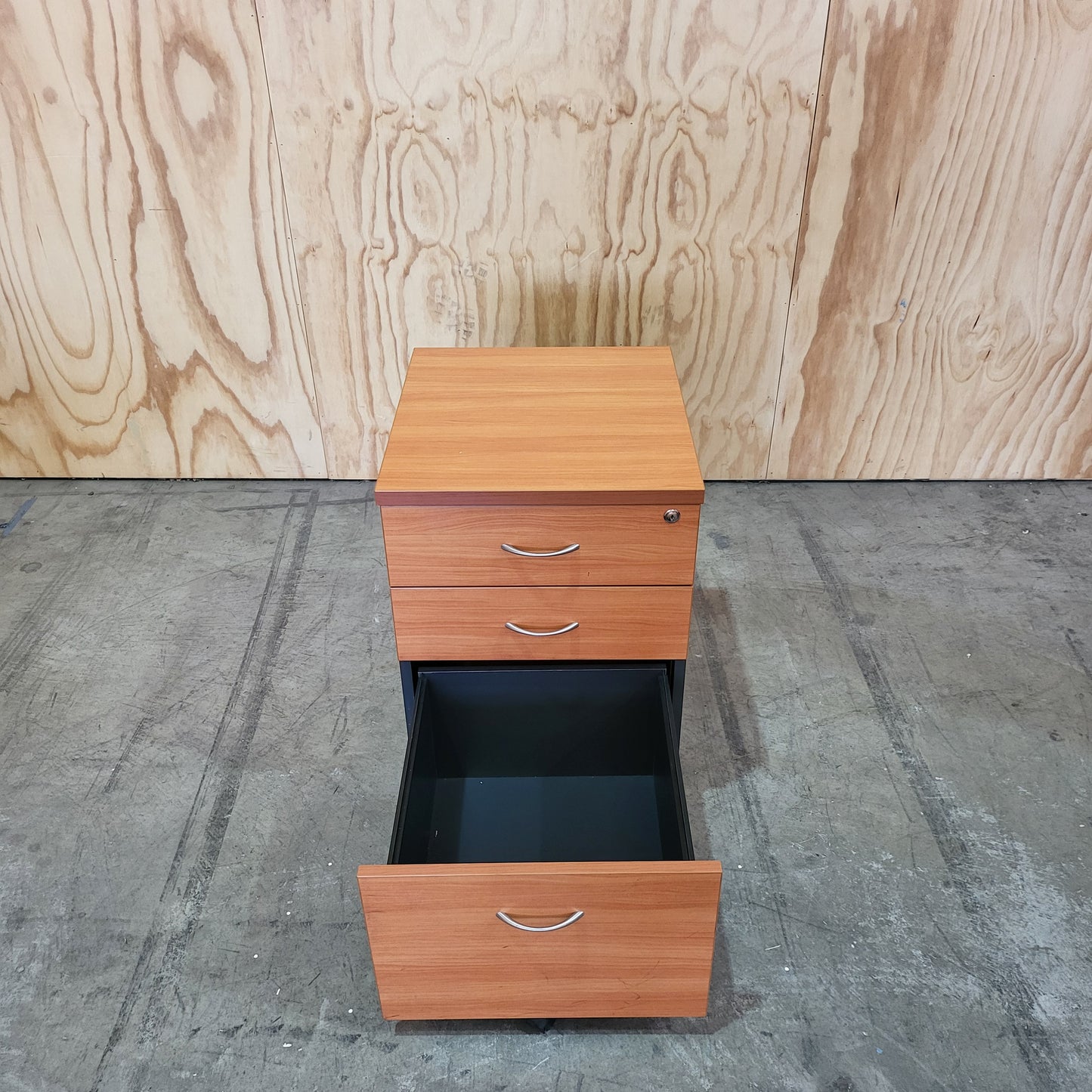 Wooden Laminate Pedestal