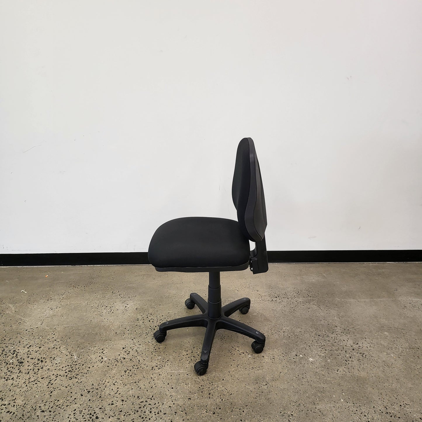 Squoval Back Task Office Chair in Black