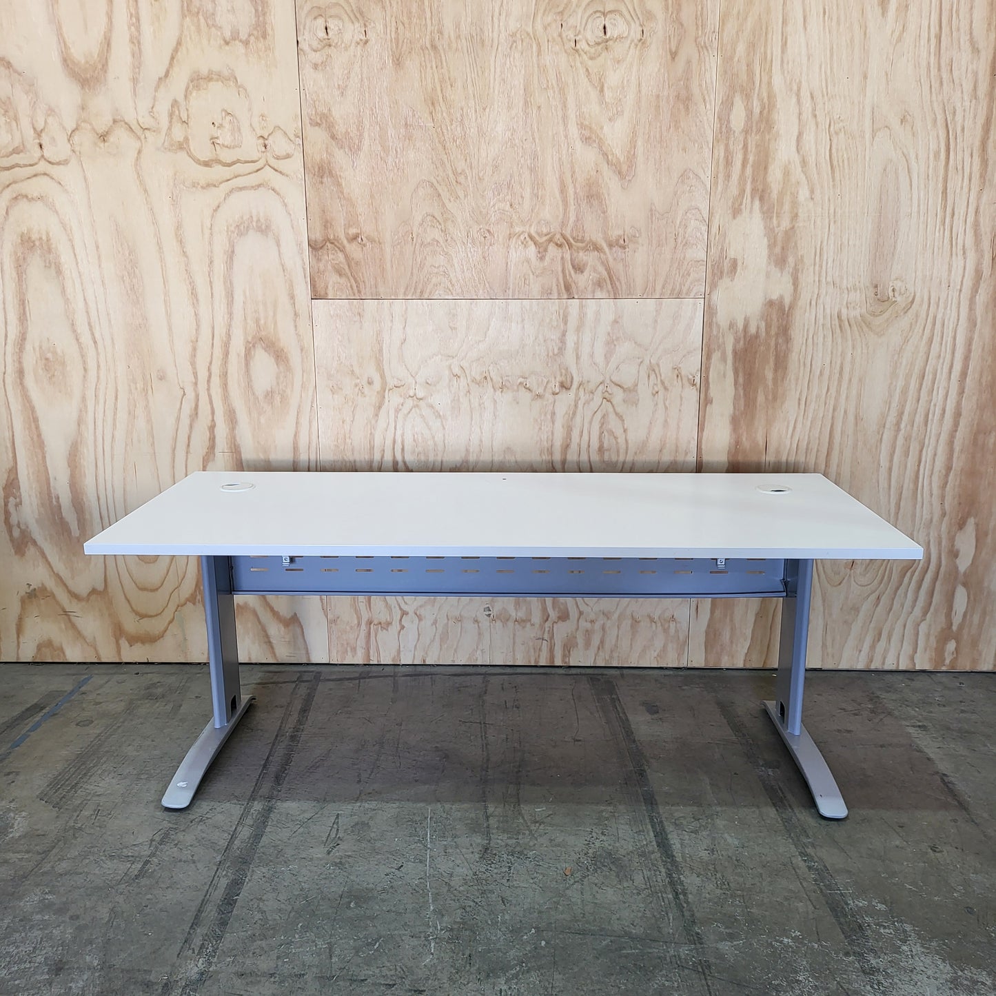 Fixed height desk with cable management and modesty panel in White