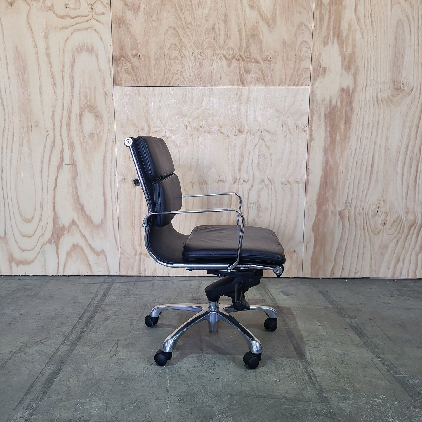 Leixin Replica Eames Soft Pad Chair