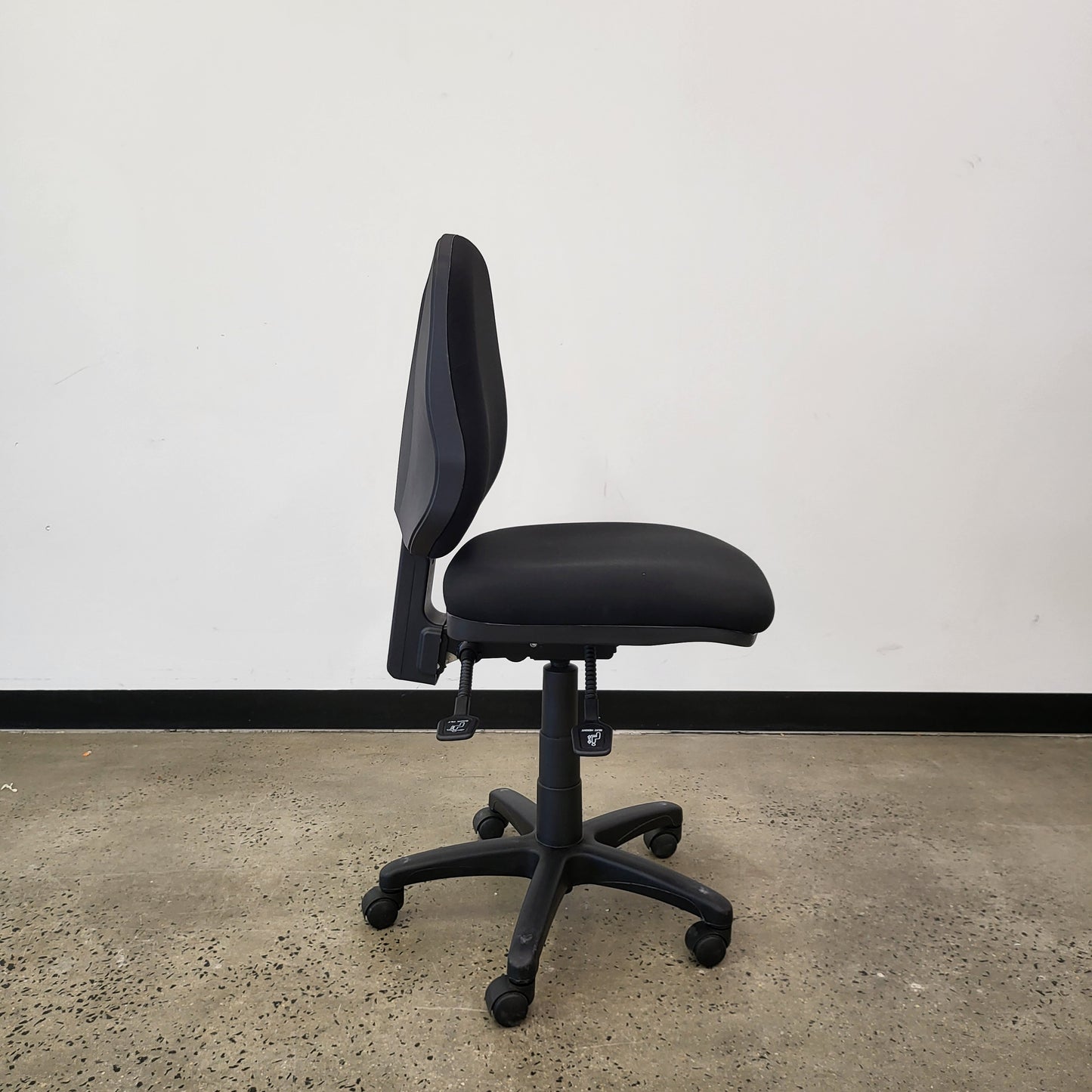 Squoval Back Task Office Chair in Black