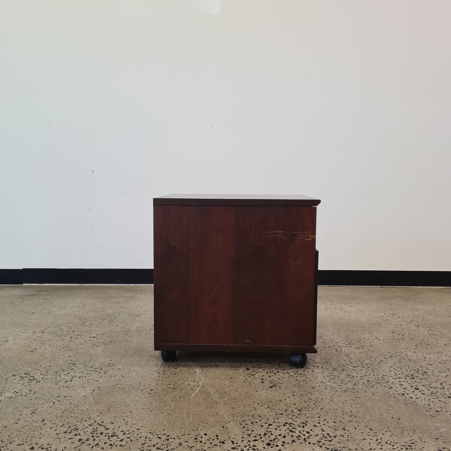 Pedestal with 2 Drawers on Castors in Mahogany Finish