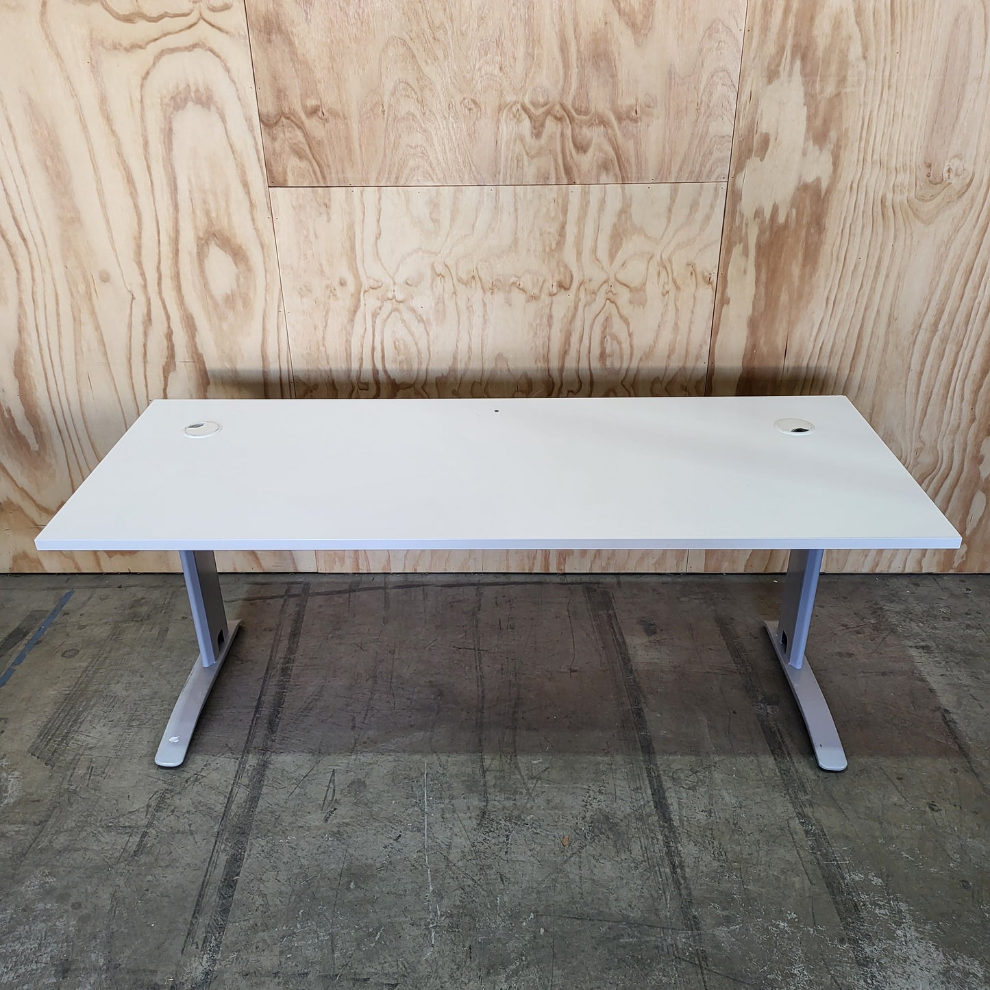 Fixed height desk with cable management and modesty panel in White