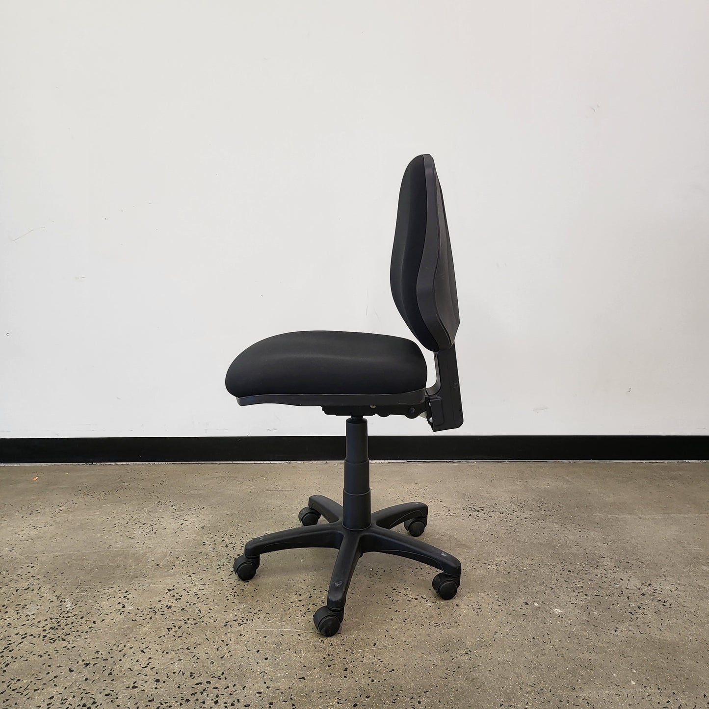 Squoval Back Task Office Chair in Black