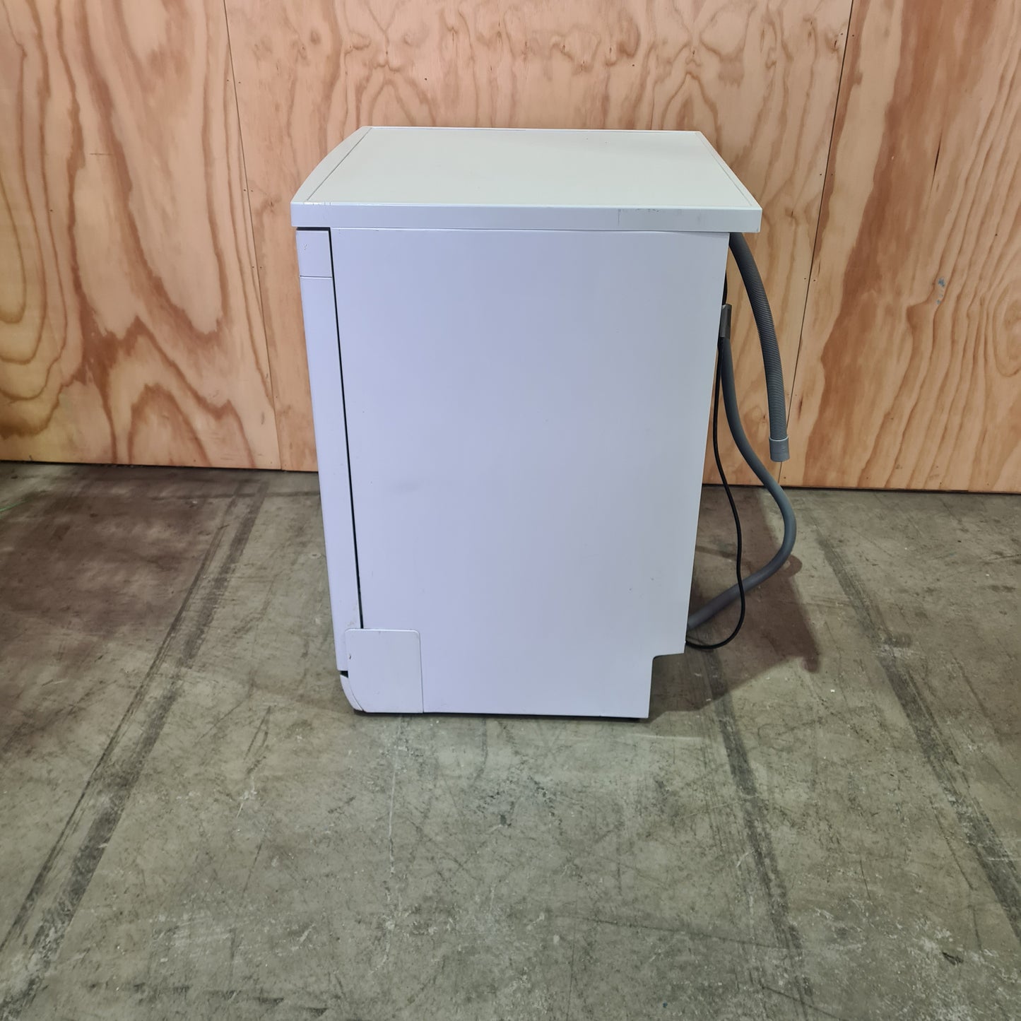 Fisher & Paykel DW60CEW1 freestanding dishwasher