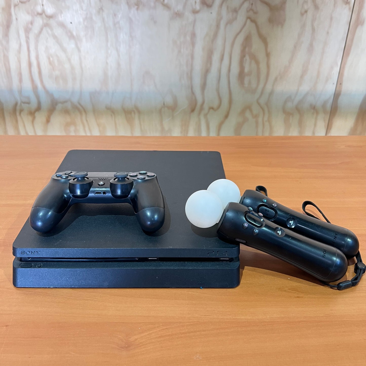 Sony Playstation 4 slim 1TB with controller & PlayStation Move Motion Controllers