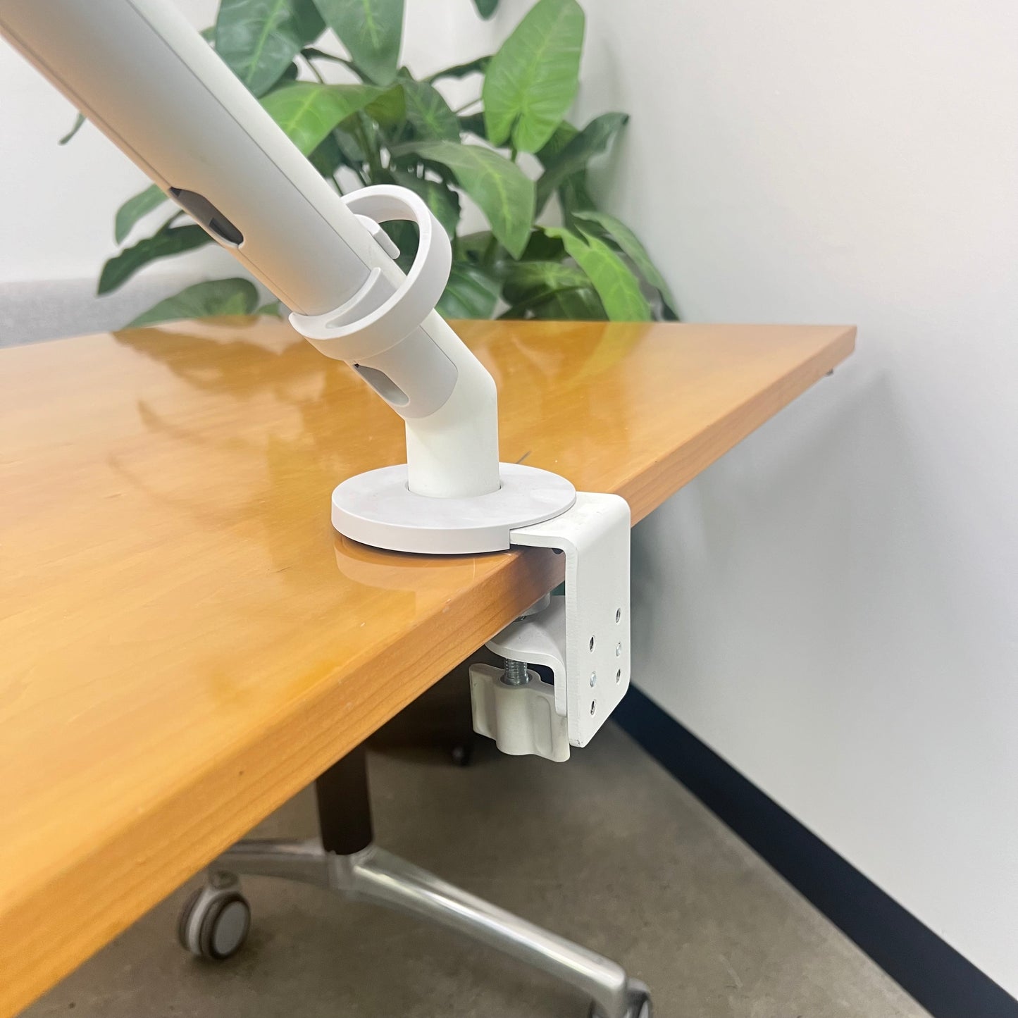 FLO Single Monitor Arm