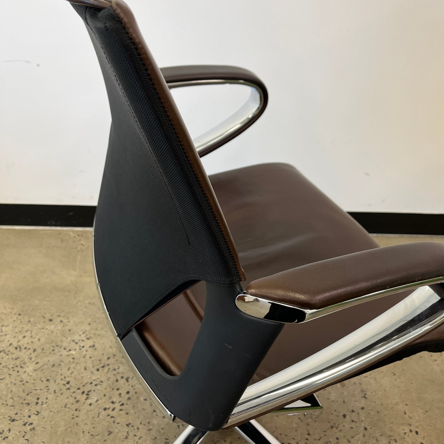 Wilkhahn Modus Medium Executive 283/7 Swivel Chair in Brown