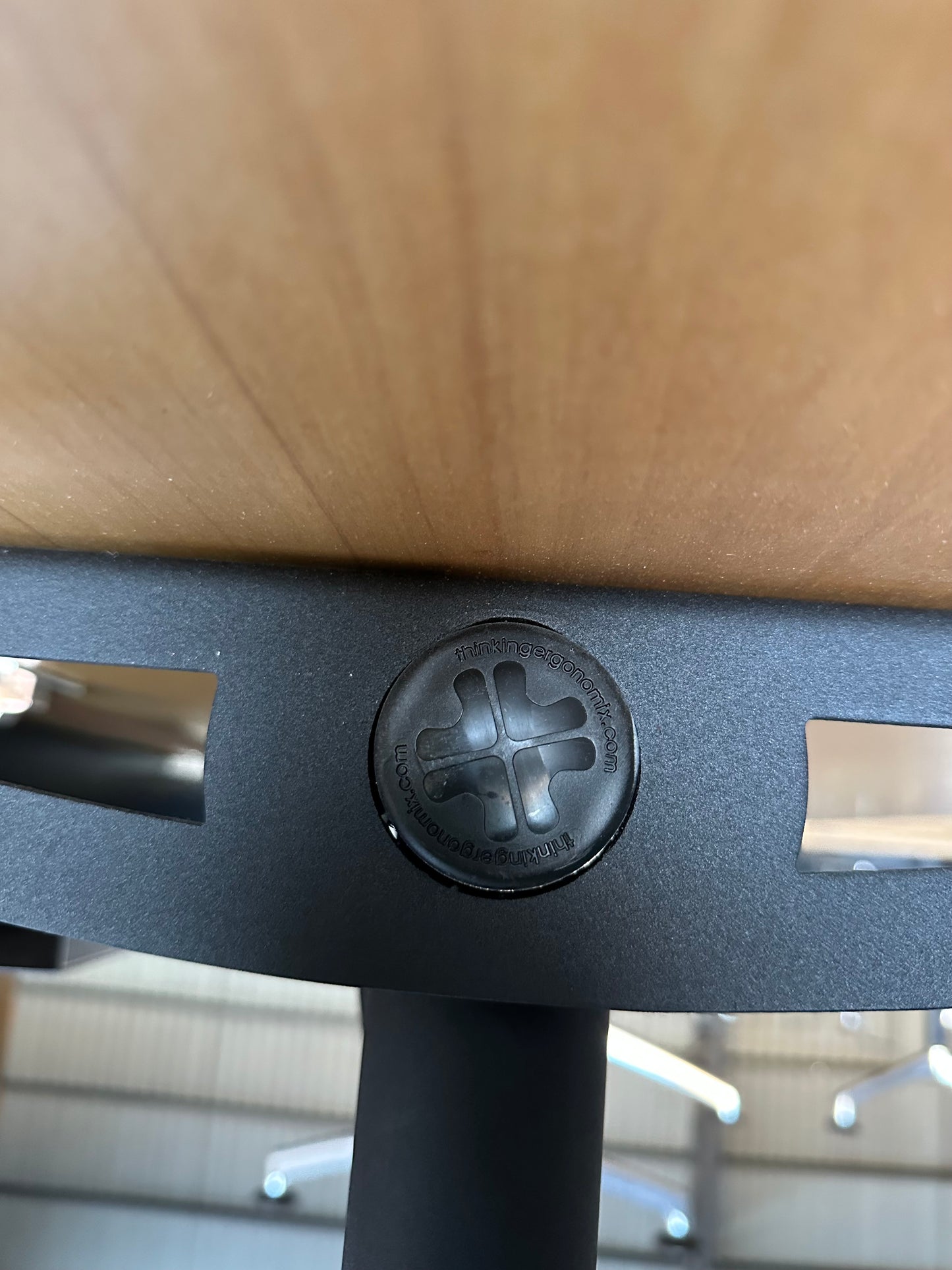 Thinking Works I.AM executive desk with cable management