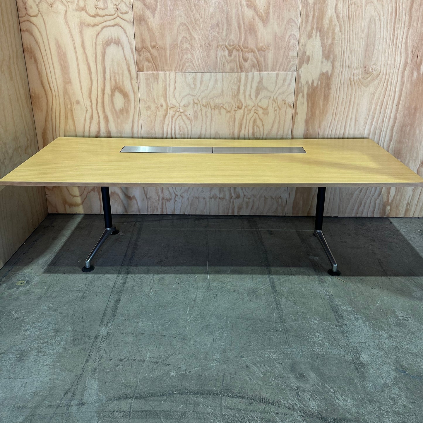 Thinking Works I.AM executive desk with cable management