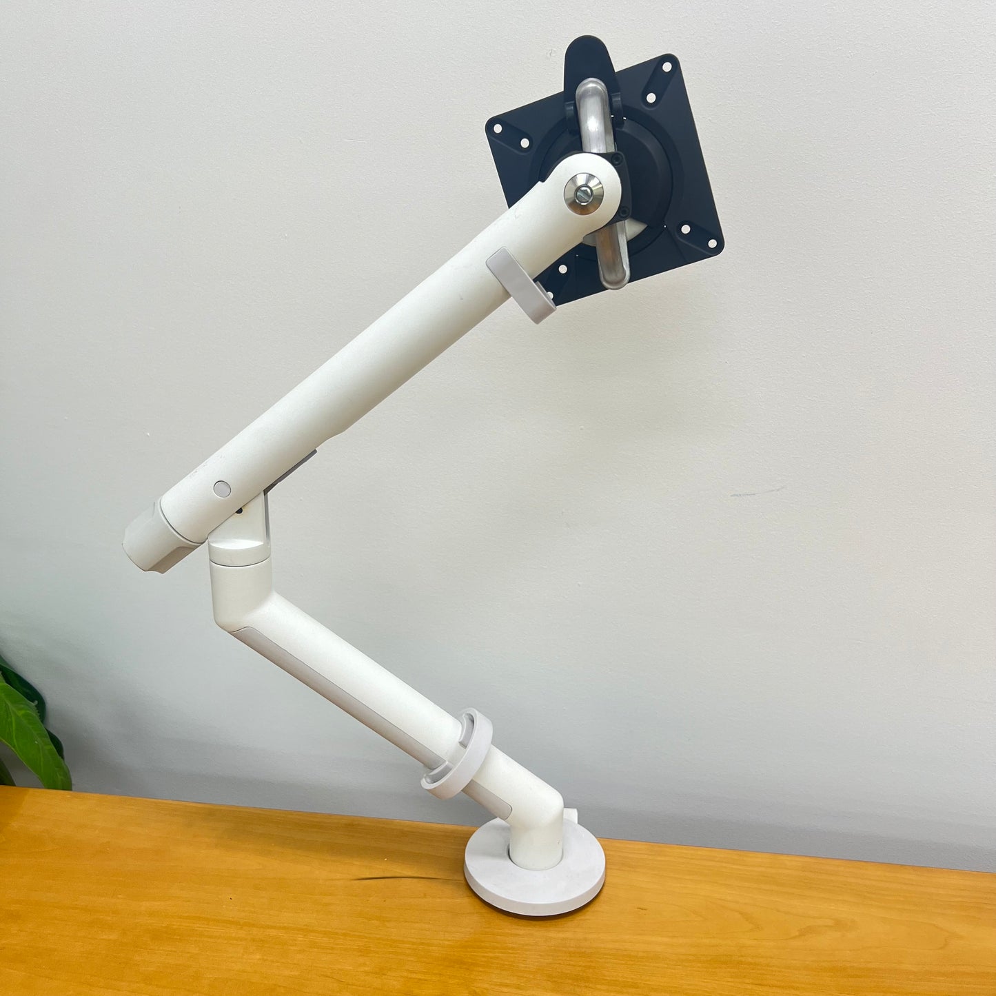 FLO Single Monitor Arm