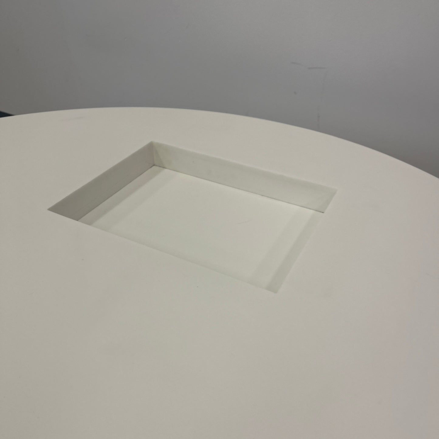 Round Acrylic Coffee Table in White