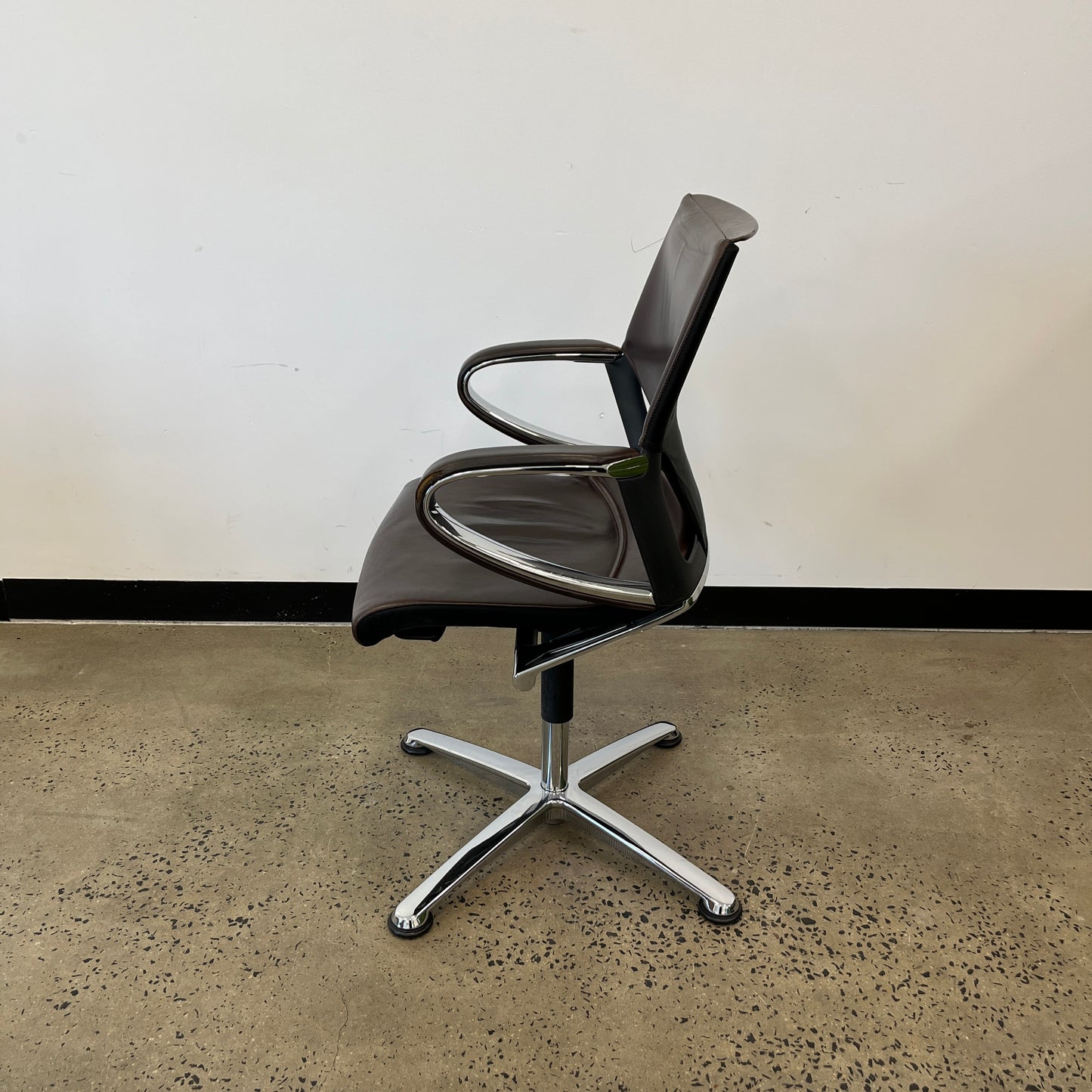 Wilkhahn Modus Medium Executive 283/7 Swivel Chair in Brown